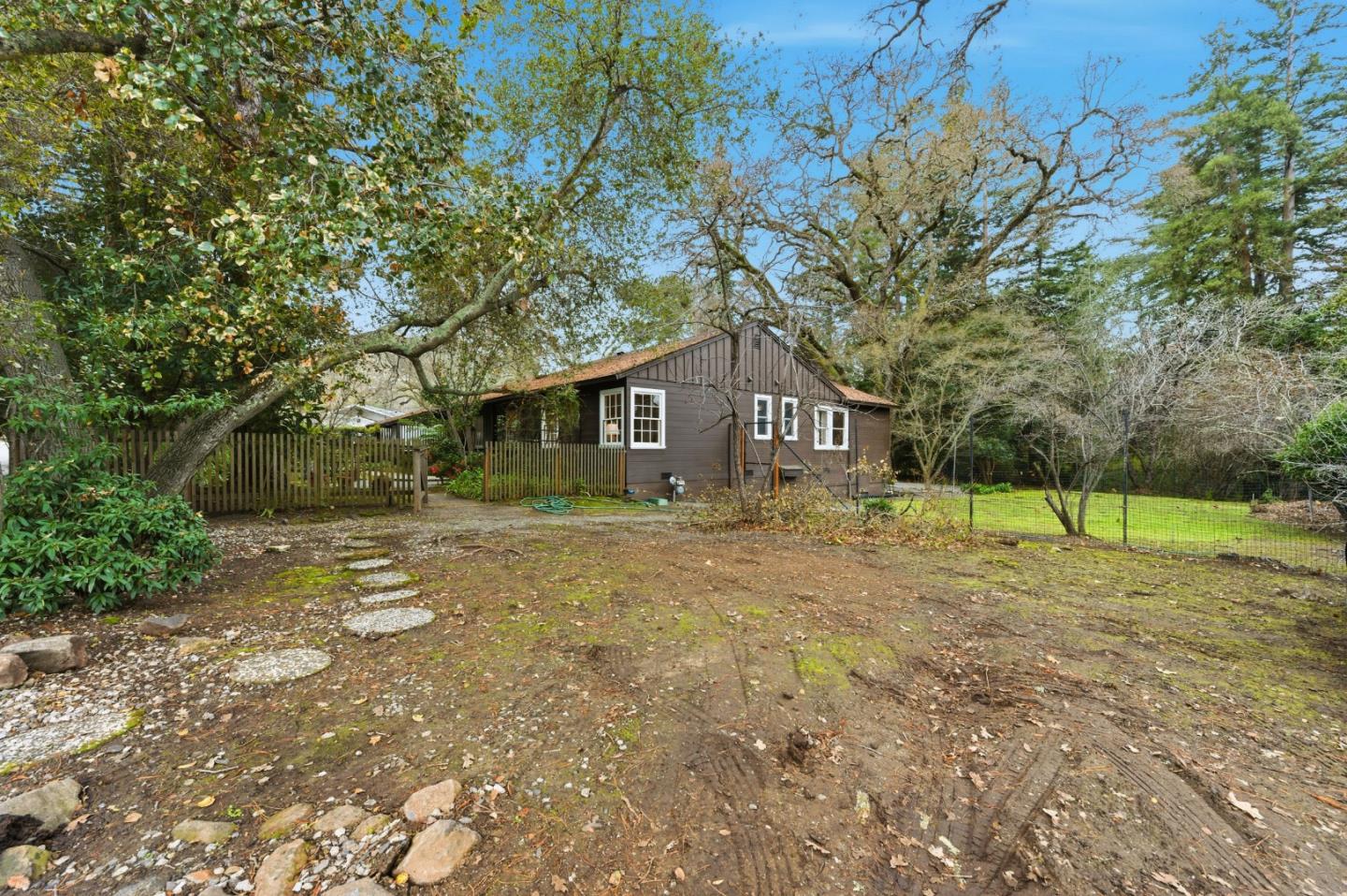 1698 Cordilleras Road