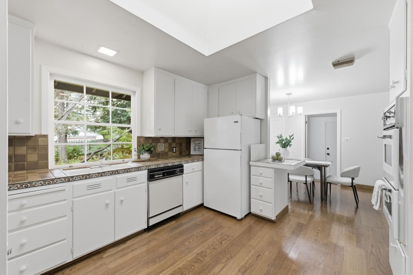 1698 Cordilleras Road