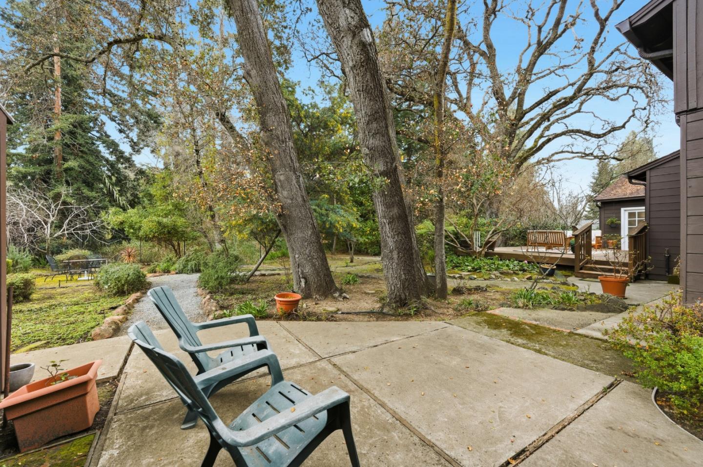 1698 Cordilleras Road