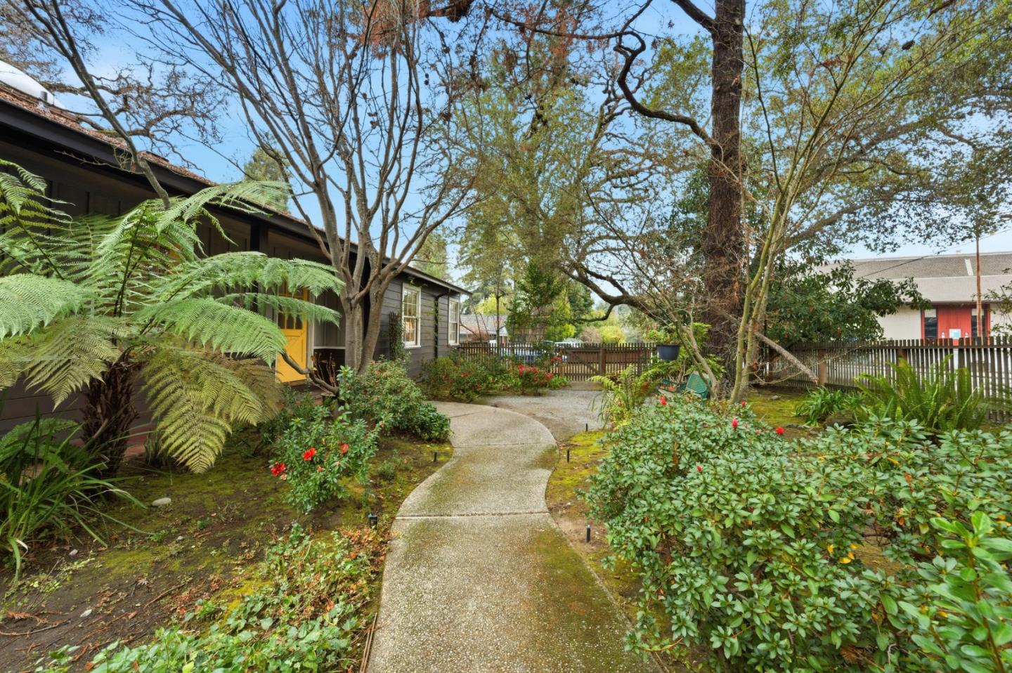 1698 Cordilleras Road