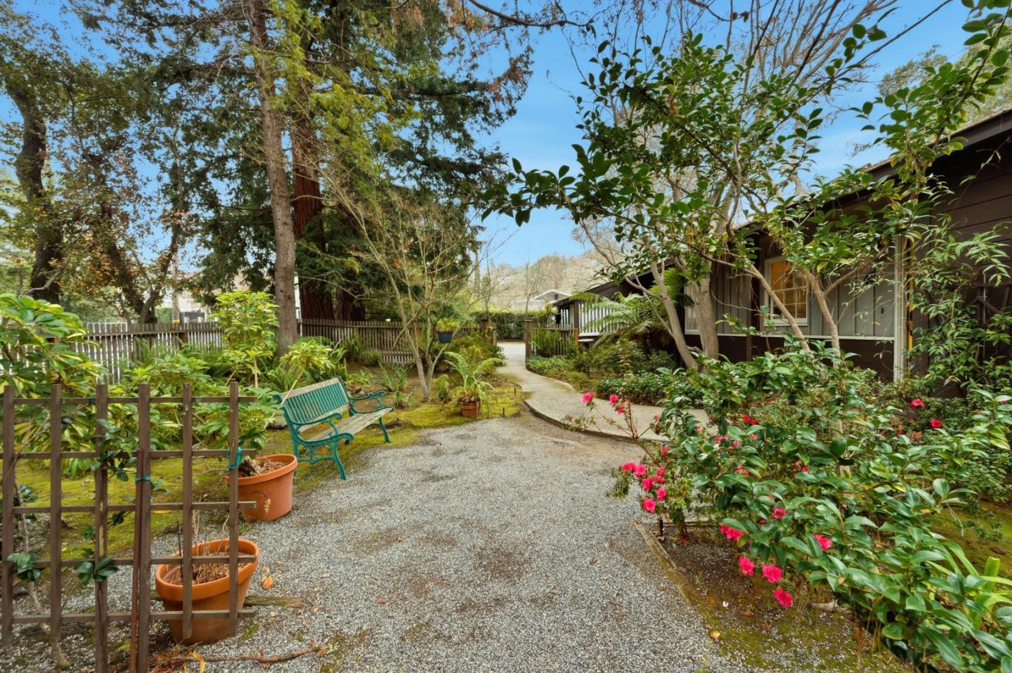 1698 Cordilleras Road