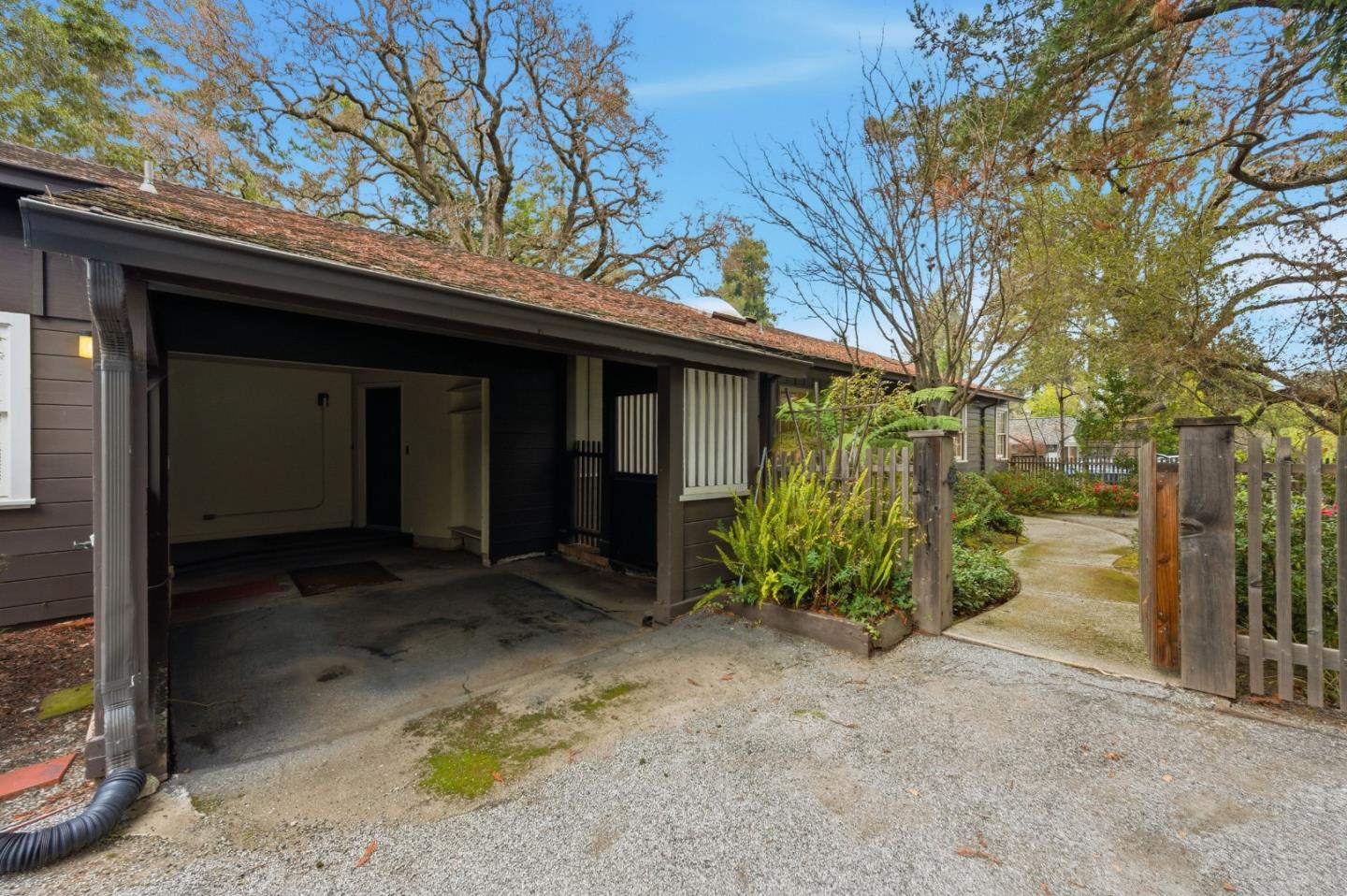 1698 Cordilleras Road