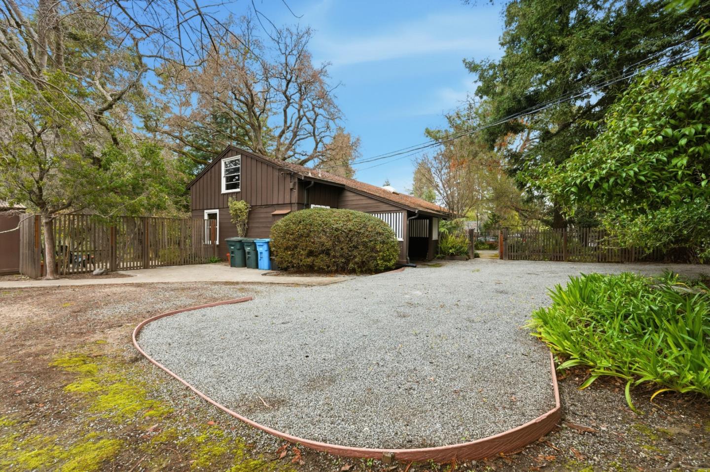 1698 Cordilleras Road