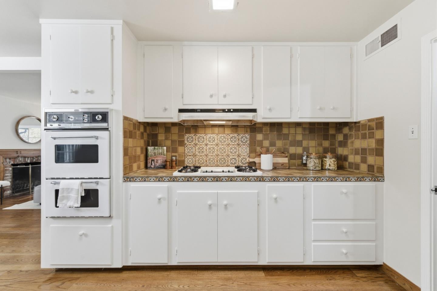 1698 Cordilleras Road