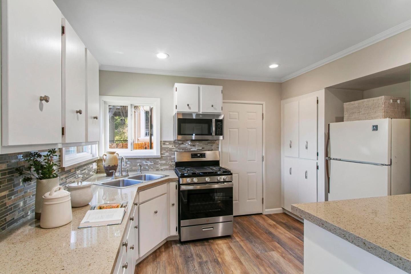 2755 AVE