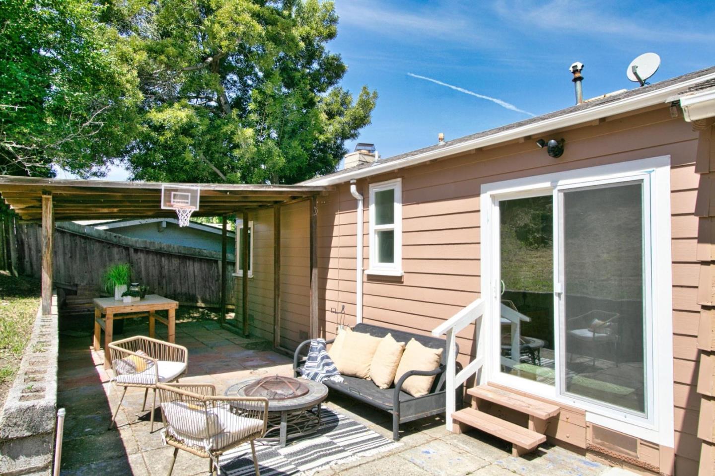 2755 AVE