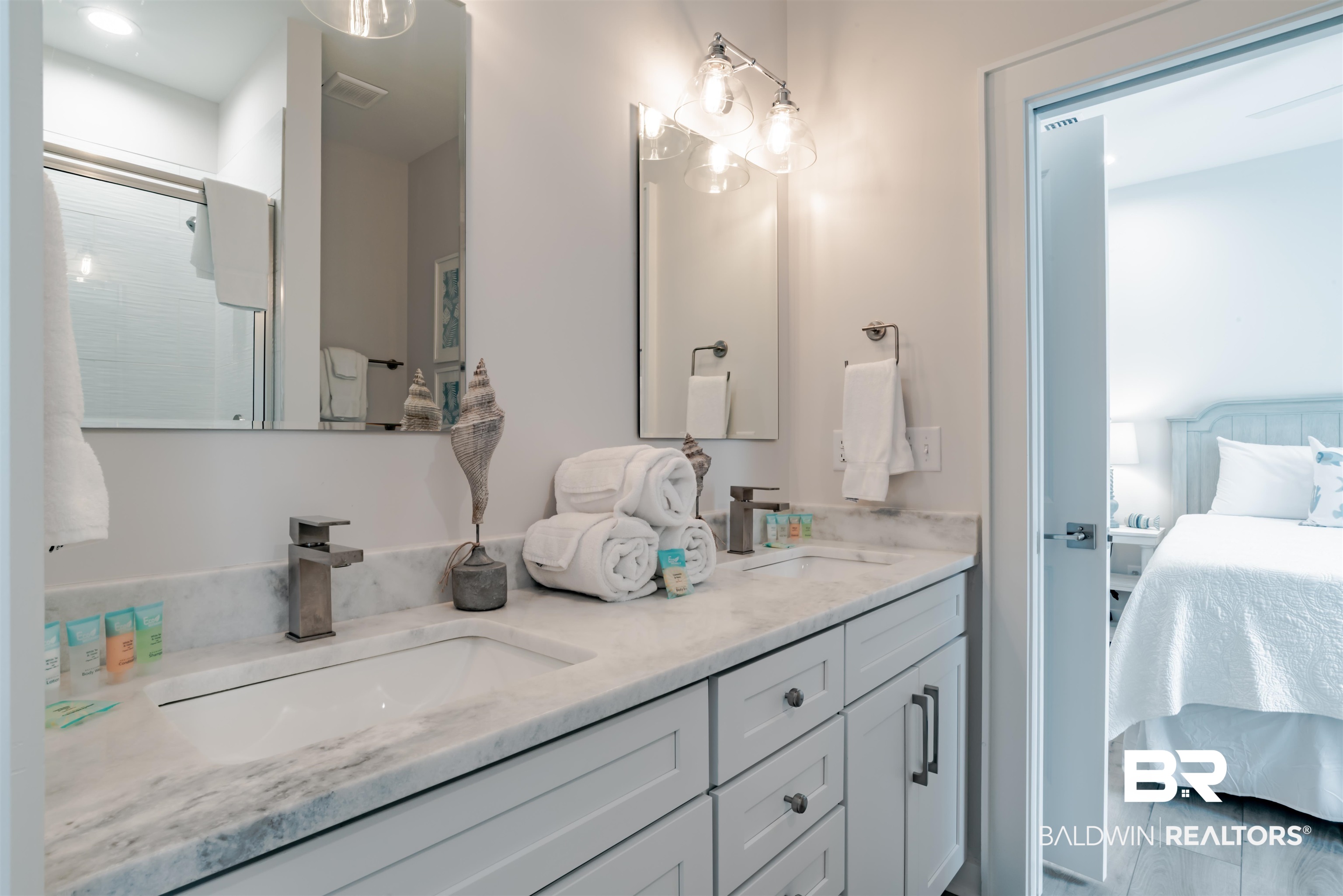 1592 W Beach Boulevard Unit: GG