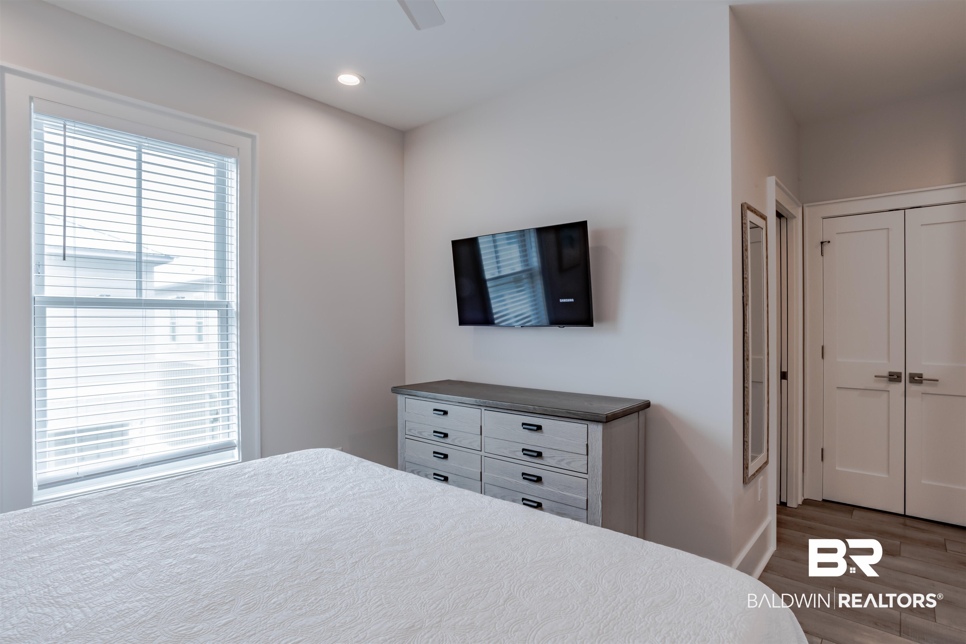 1592 W Beach Boulevard Unit: GG