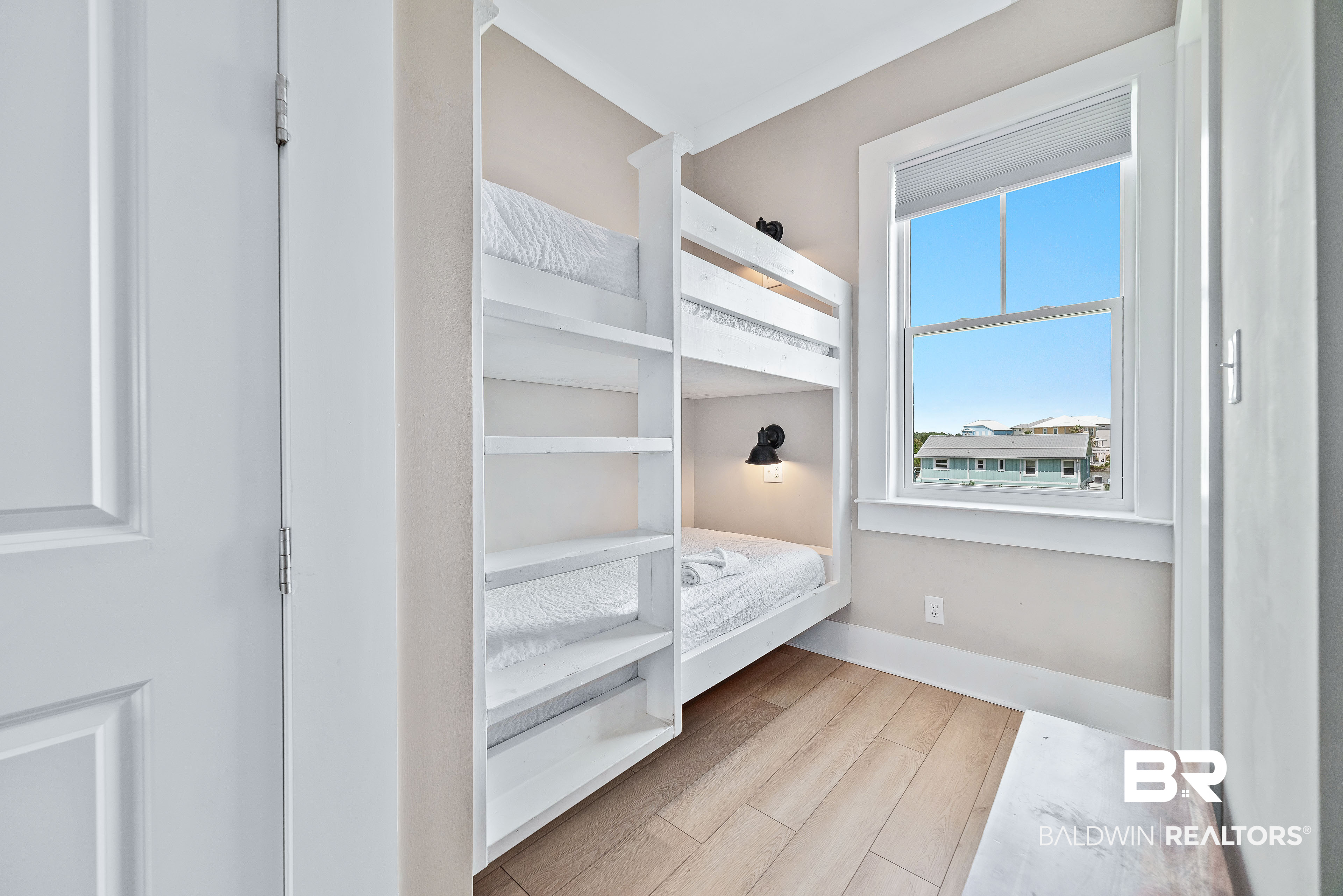 951 W Lagoon Avenue UNIT M