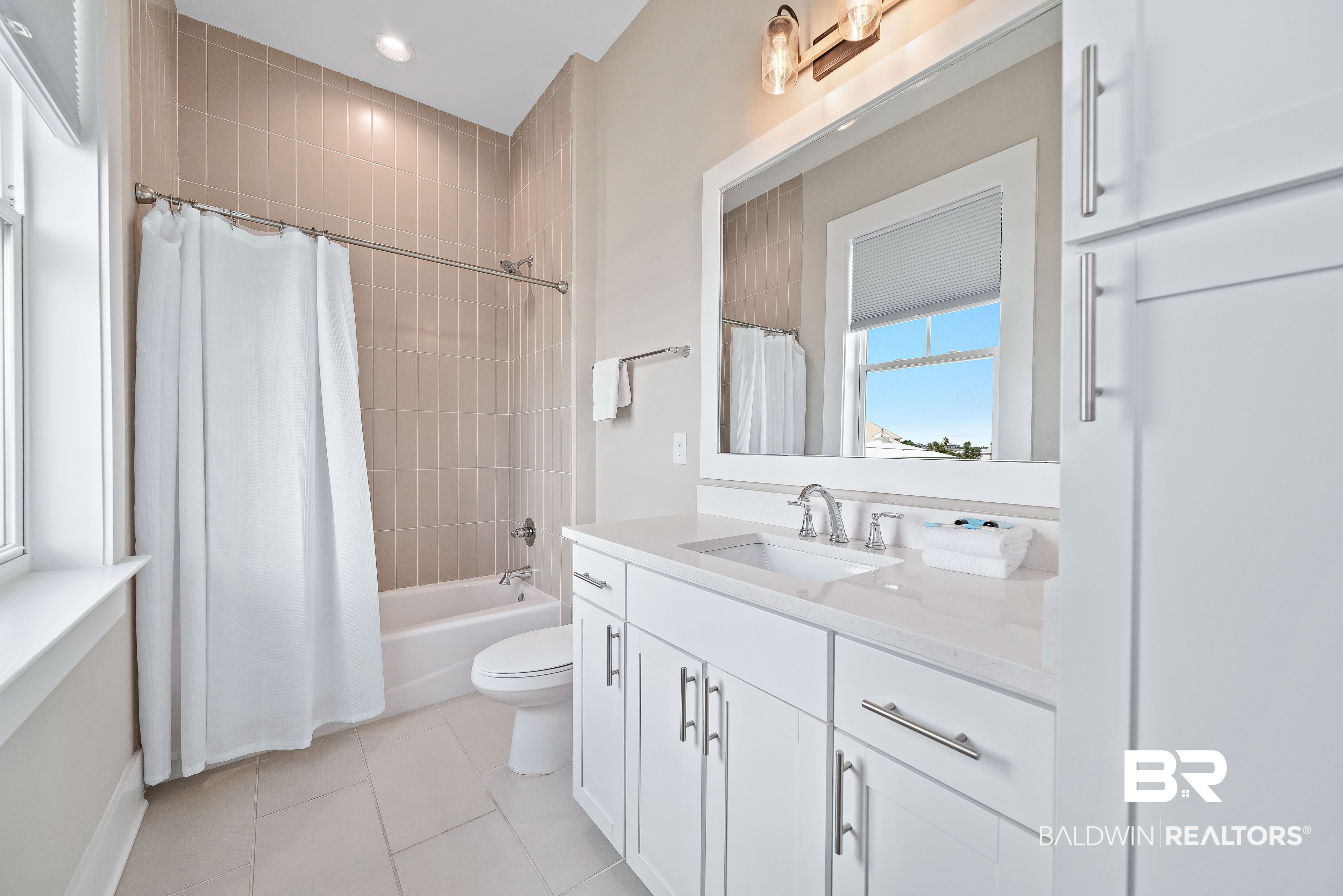 951 W Lagoon Avenue UNIT M