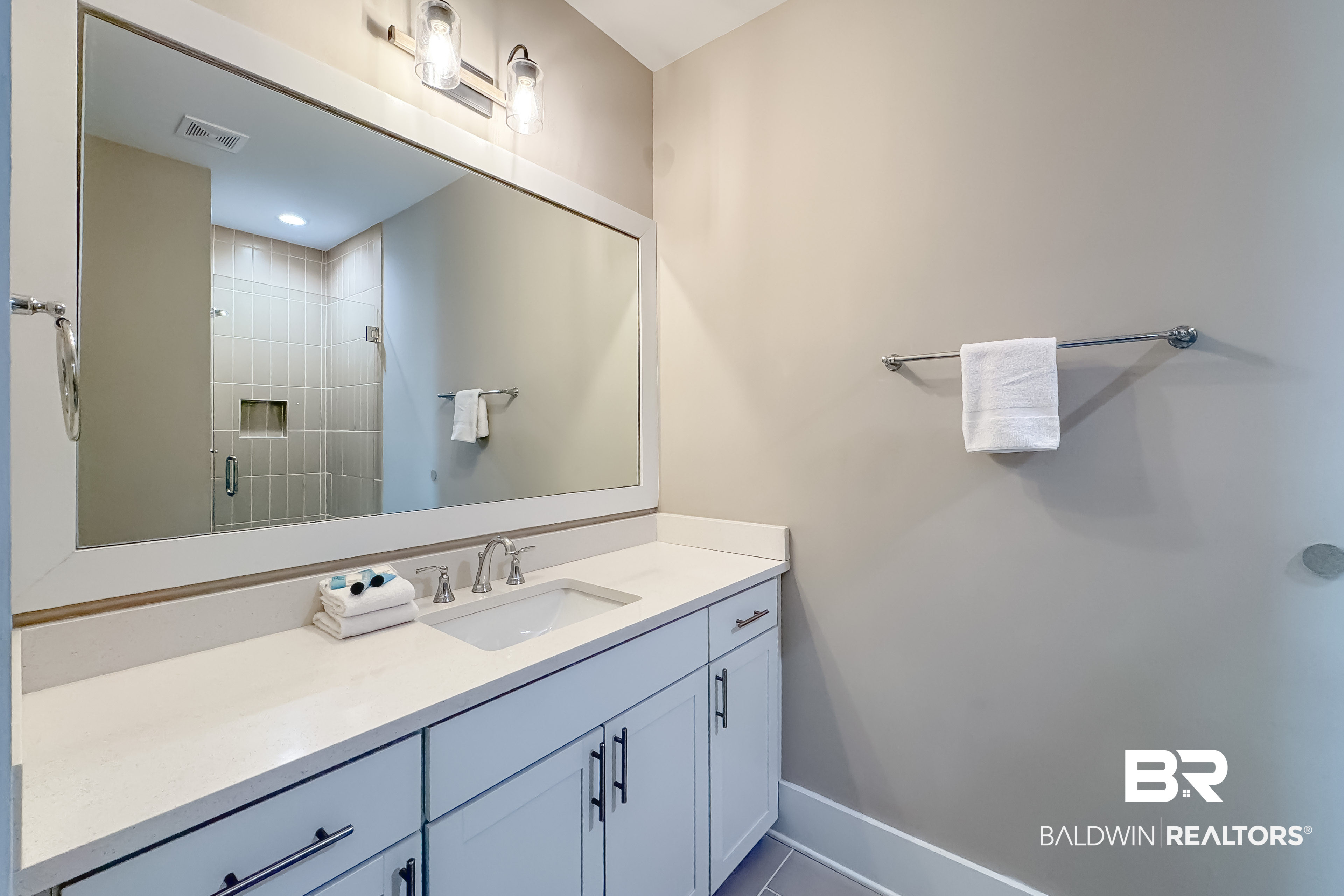 951 W Lagoon Avenue UNIT M
