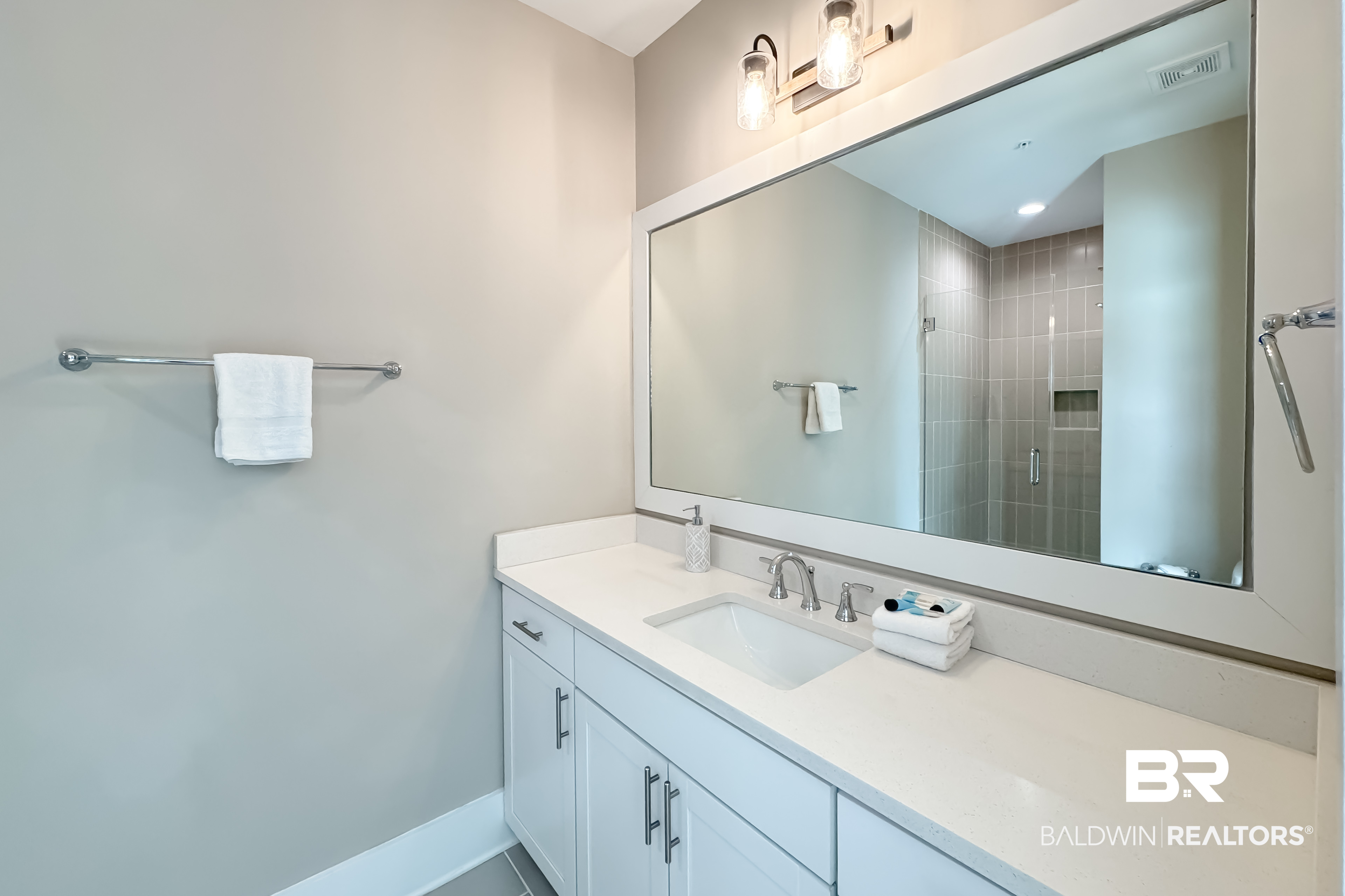 951 W Lagoon Avenue UNIT M