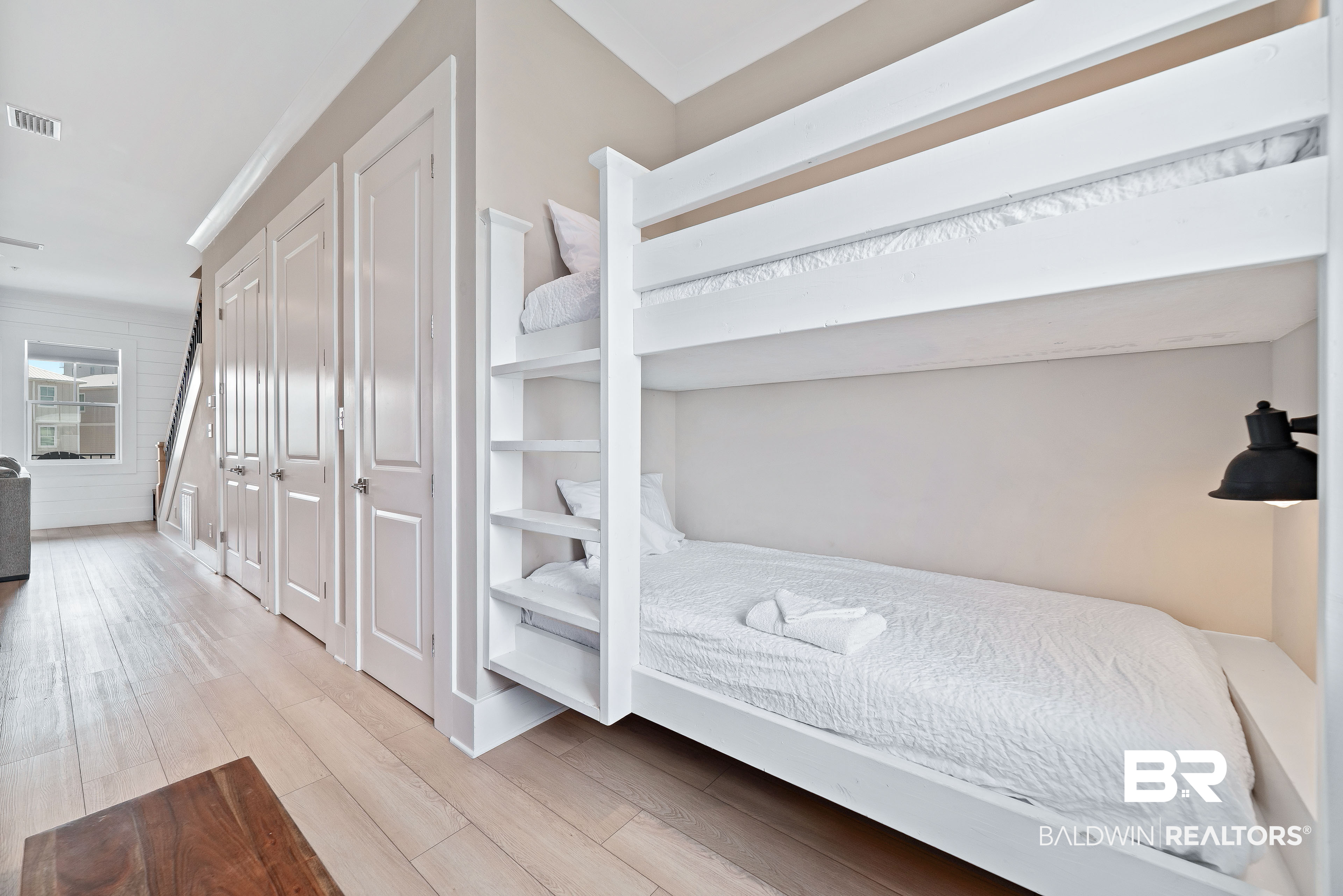 951 W Lagoon Avenue UNIT M