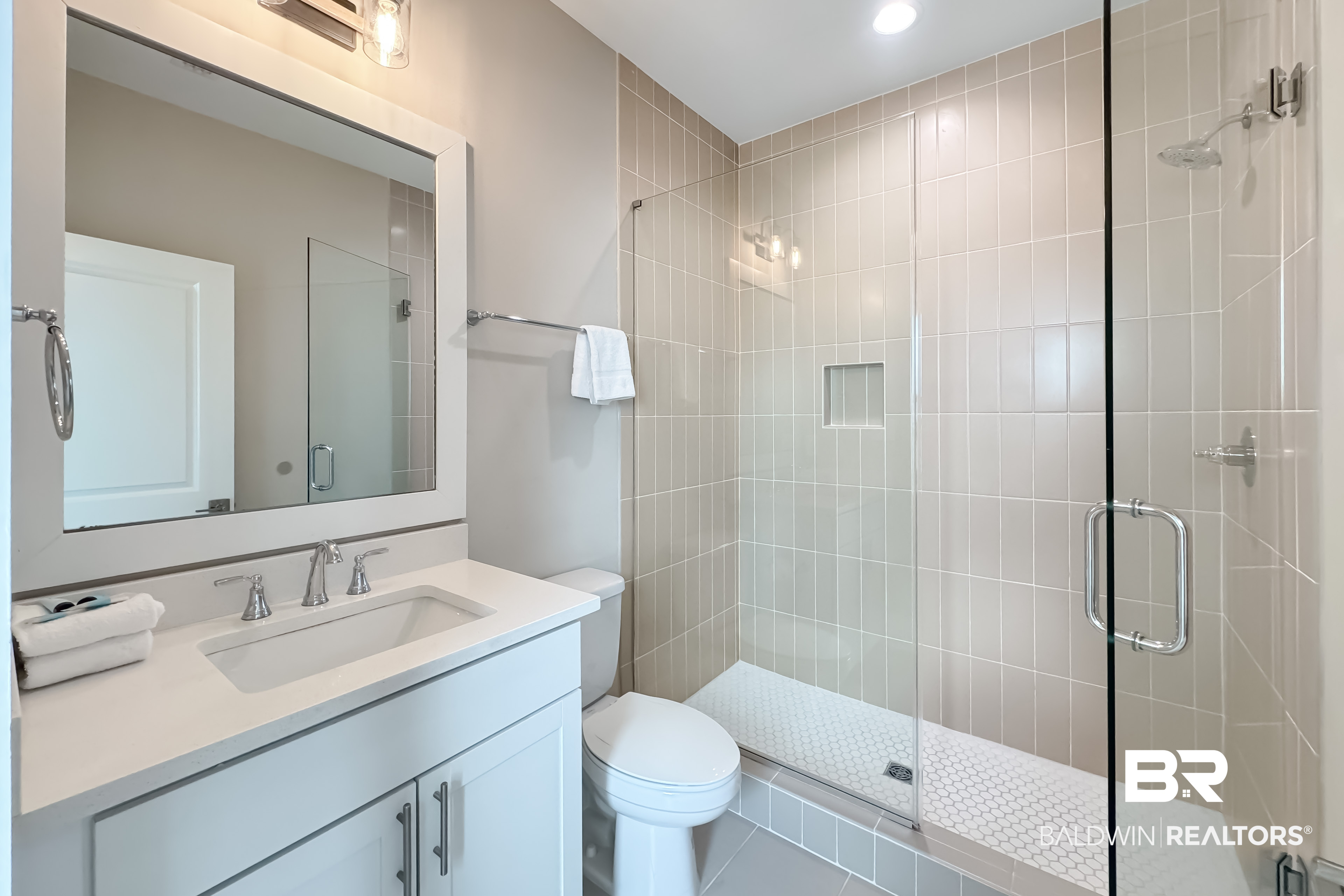 951 W Lagoon Avenue UNIT M