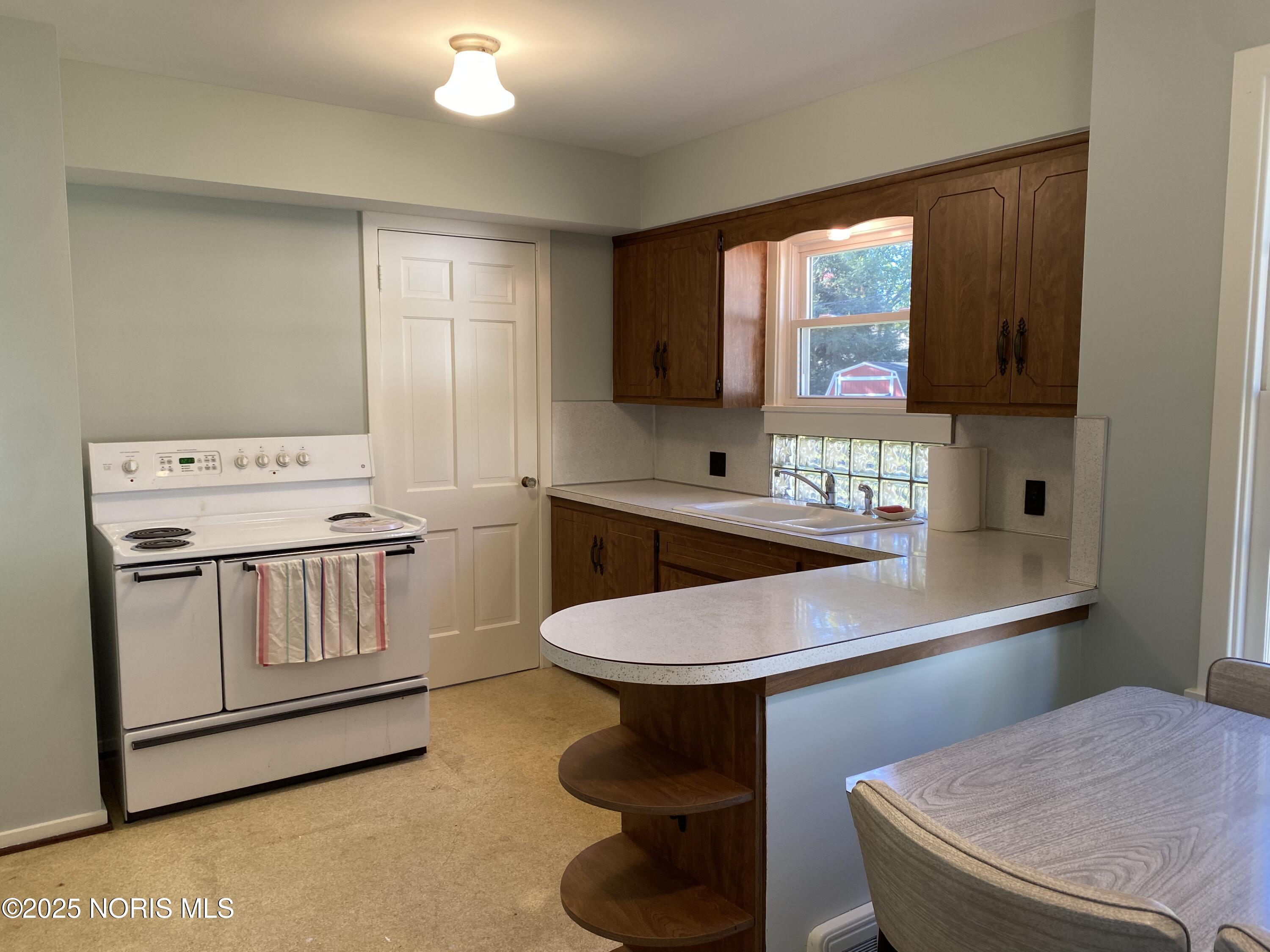 3331 Van Fleet Parkway