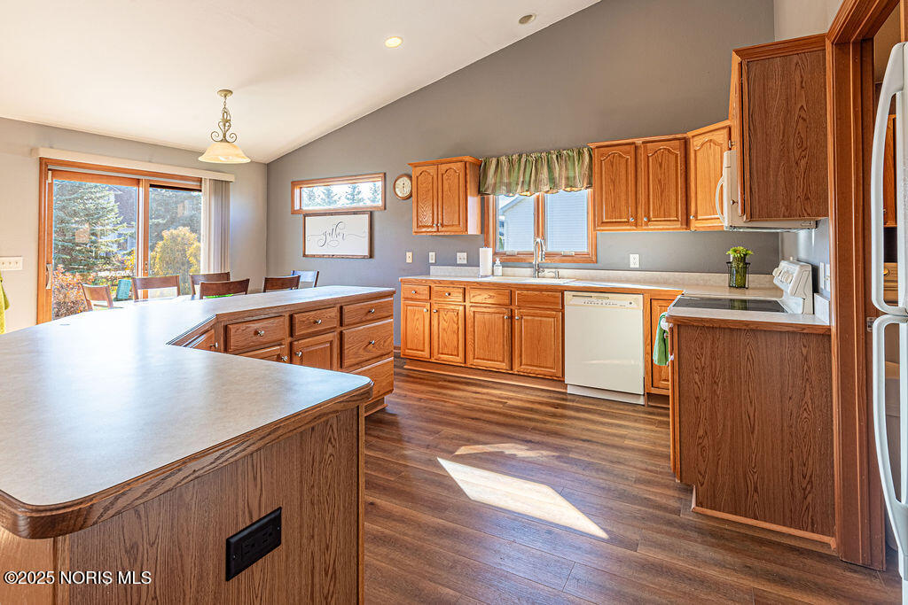 1566 N Redhawk Drive