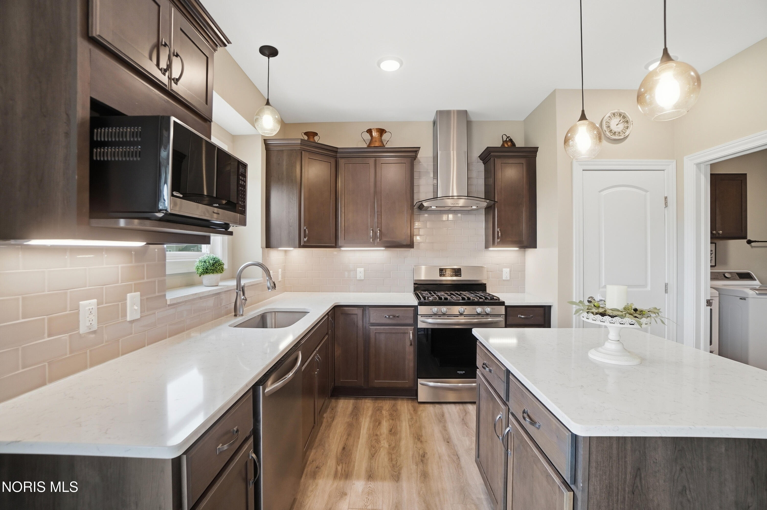 9751 Coopers Hawk Court