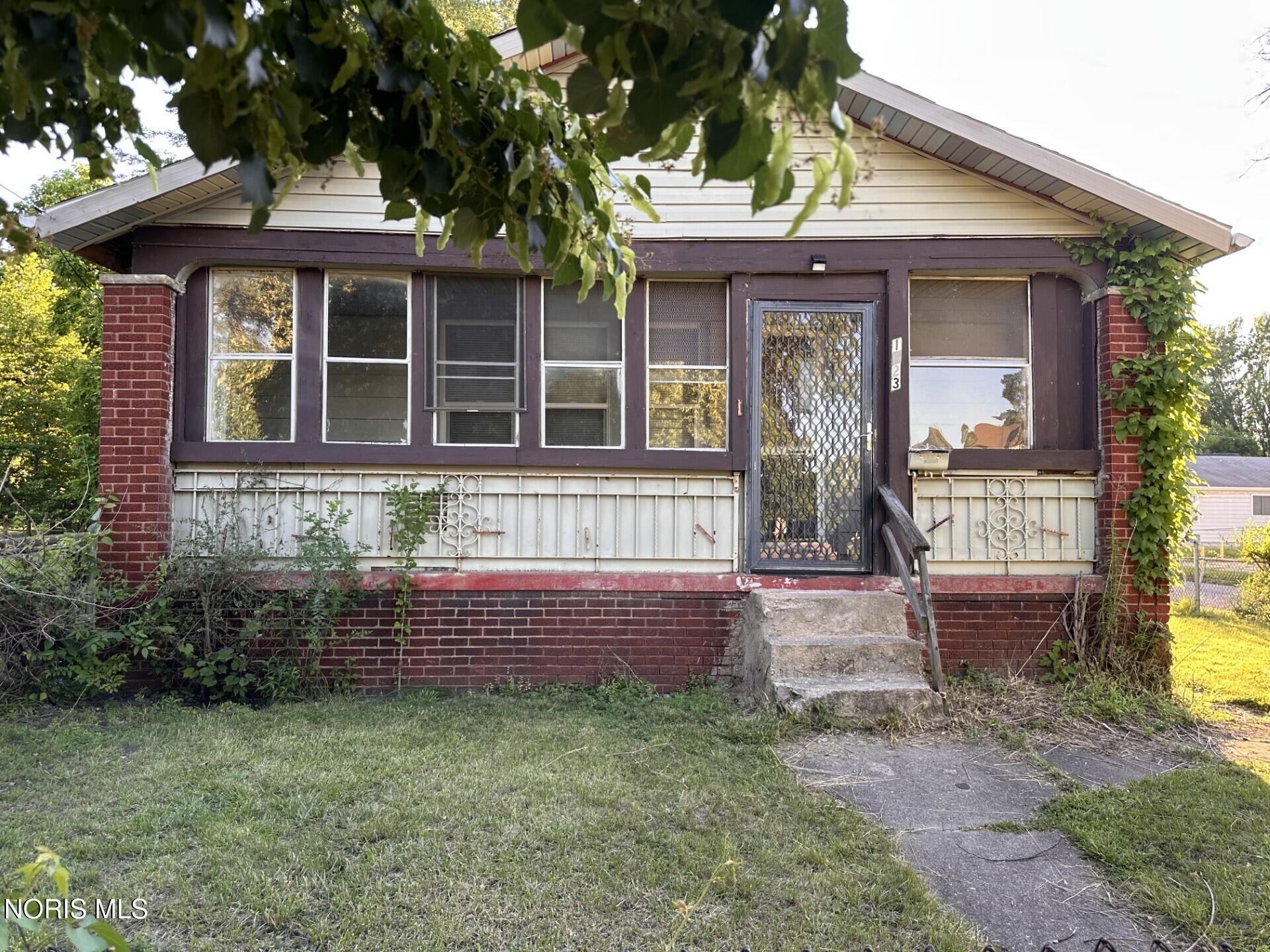 1023 Heston Street
