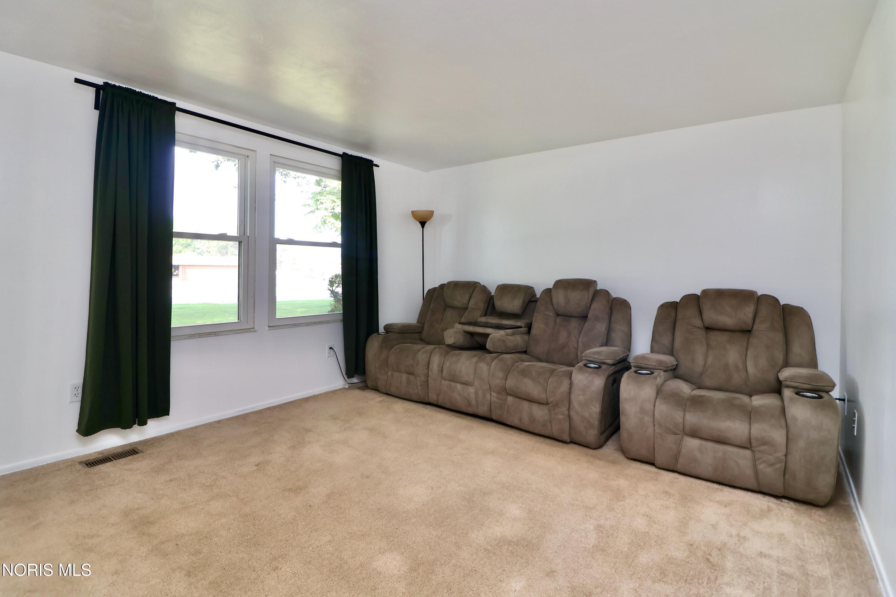 6044 N Summit Street, # 1b