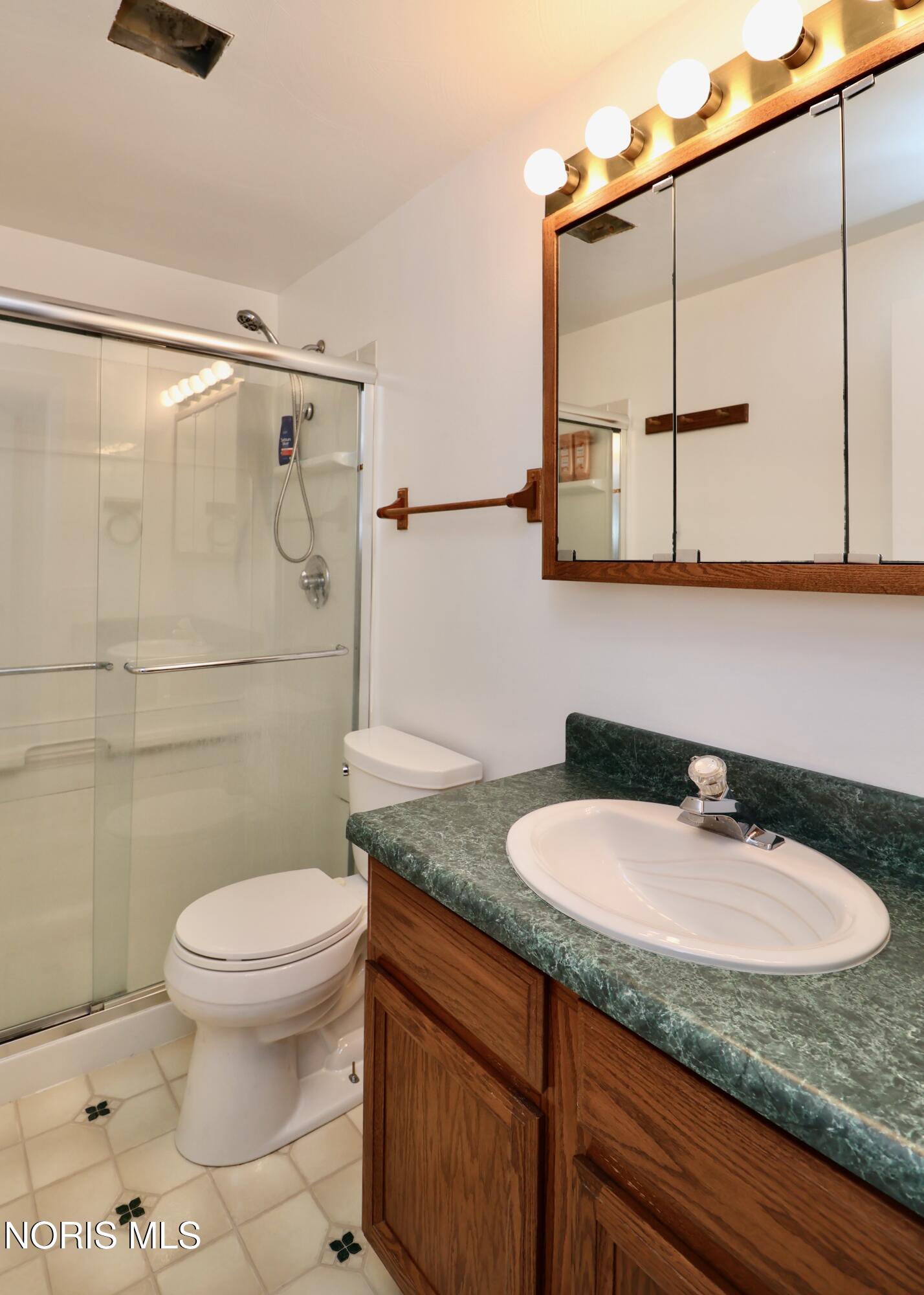 6044 N Summit Street, # 1b