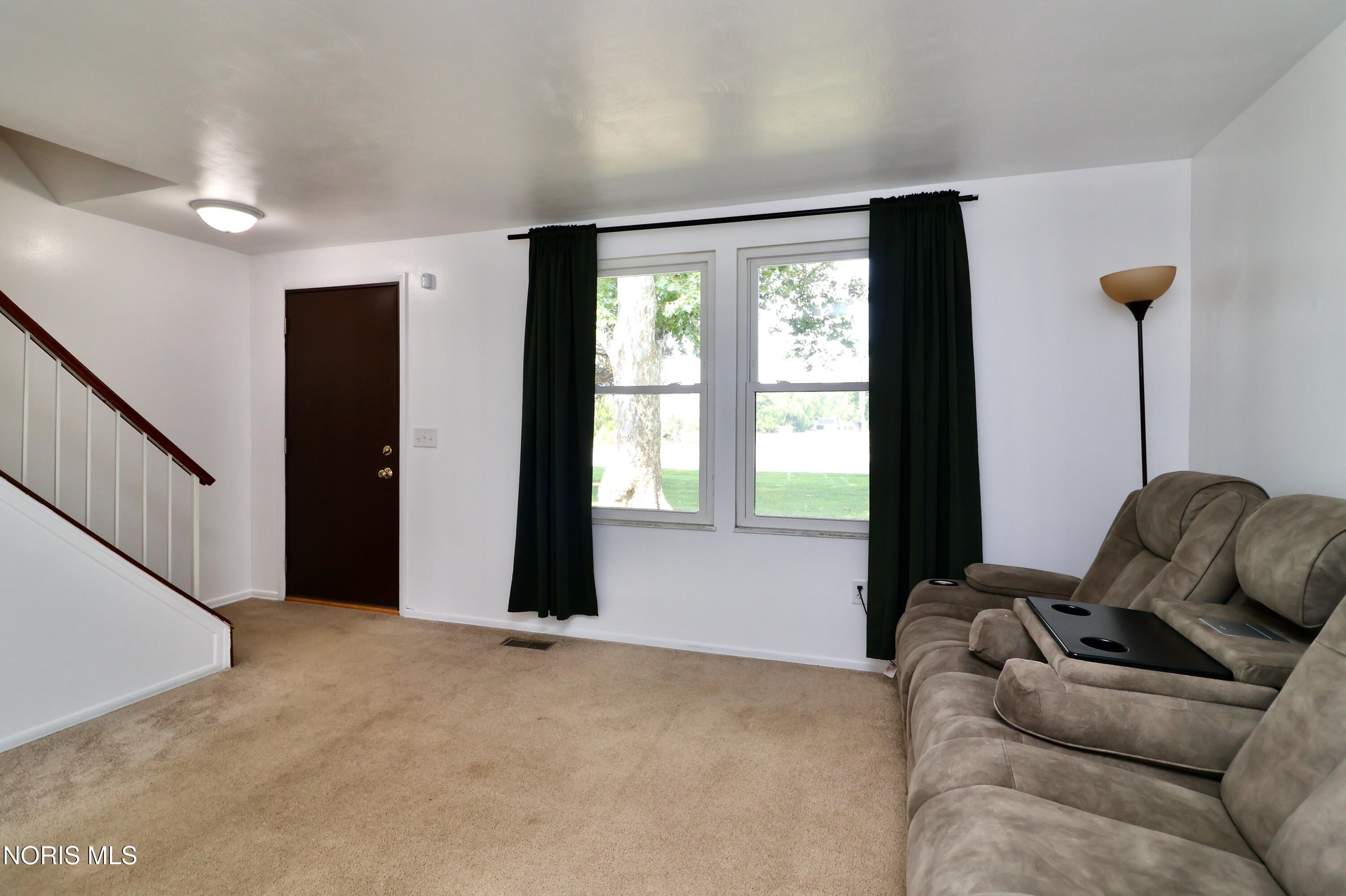 6044 N Summit Street, # 1b