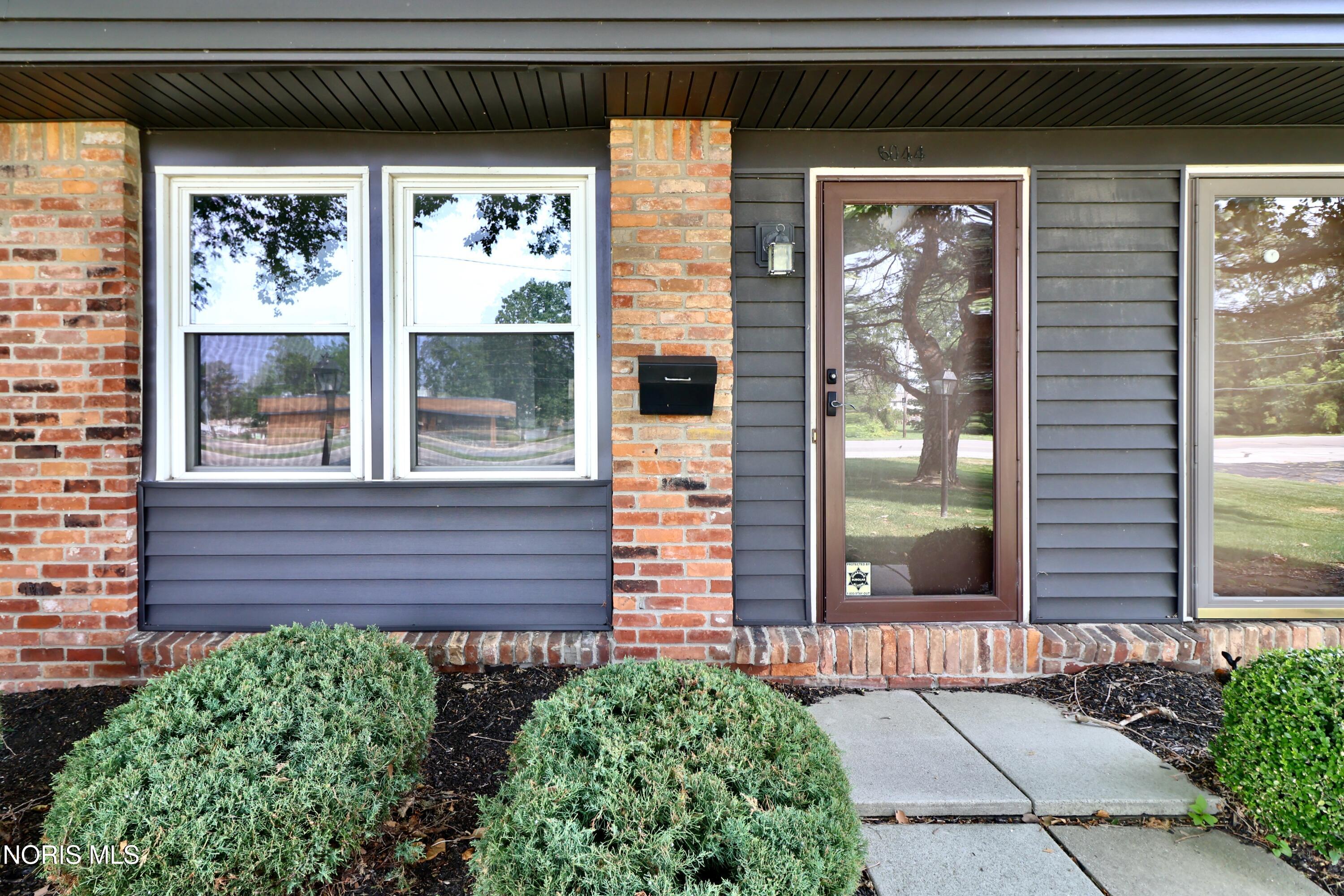 6044 N Summit Street, # 1b