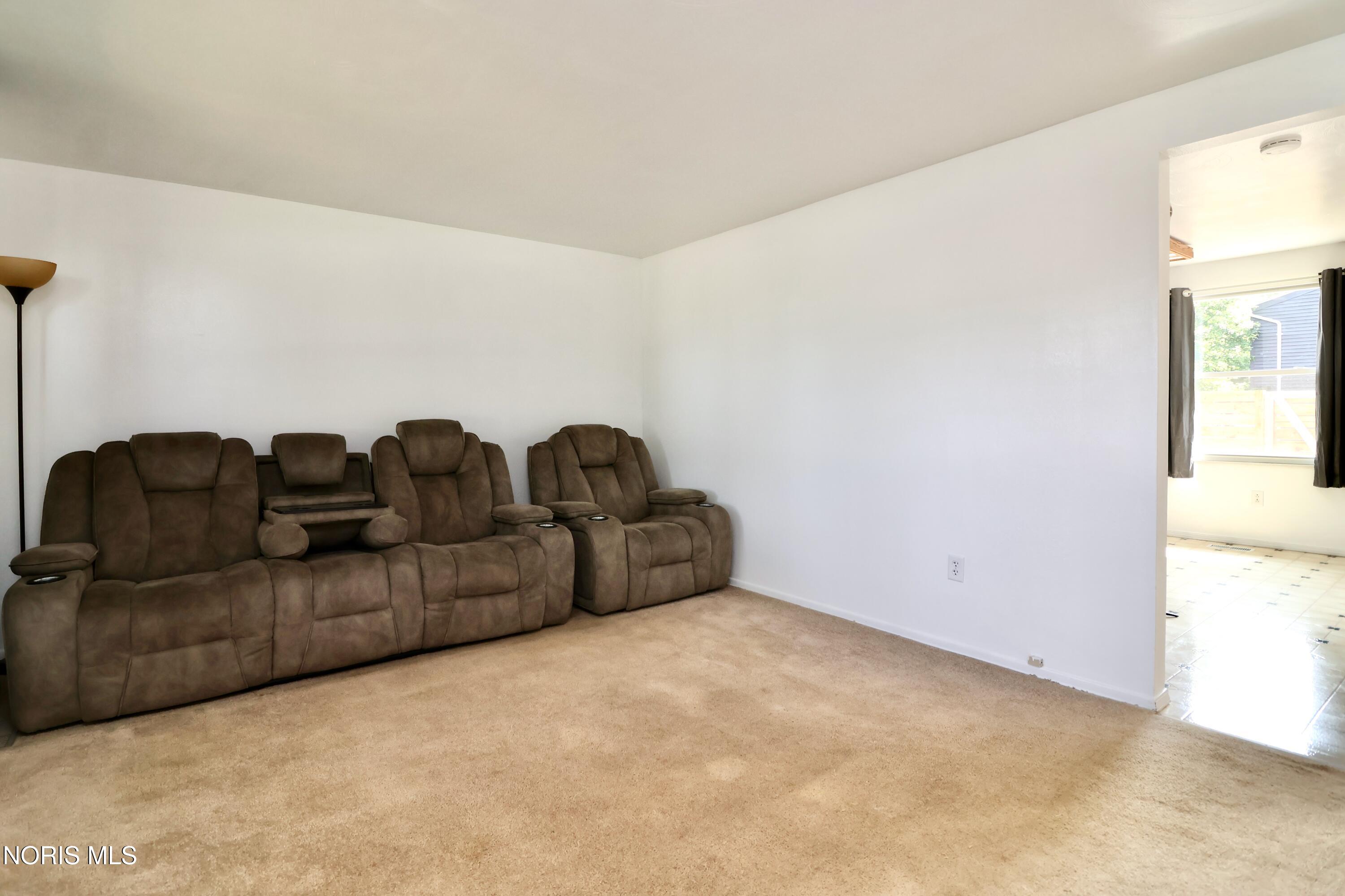 6044 N Summit Street, # 1b