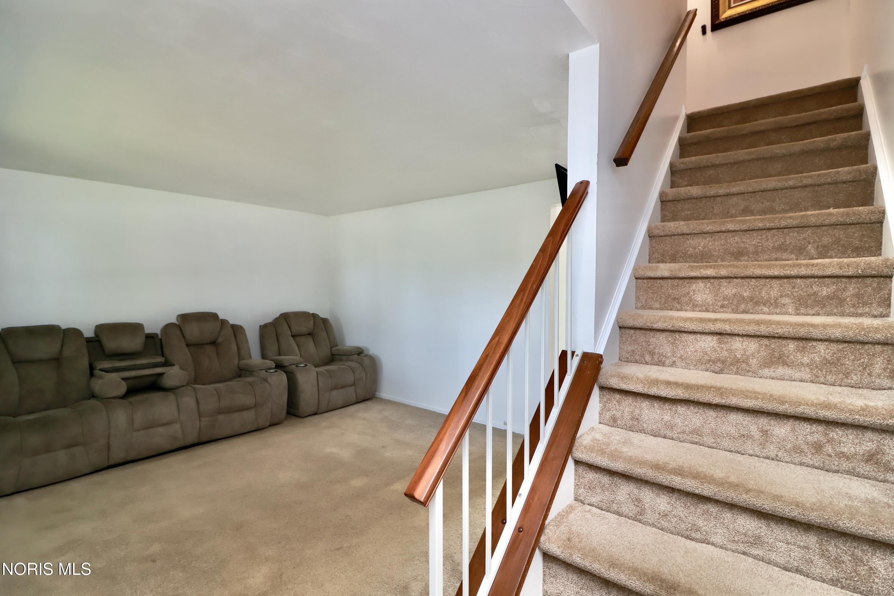 6044 N Summit Street, # 1b