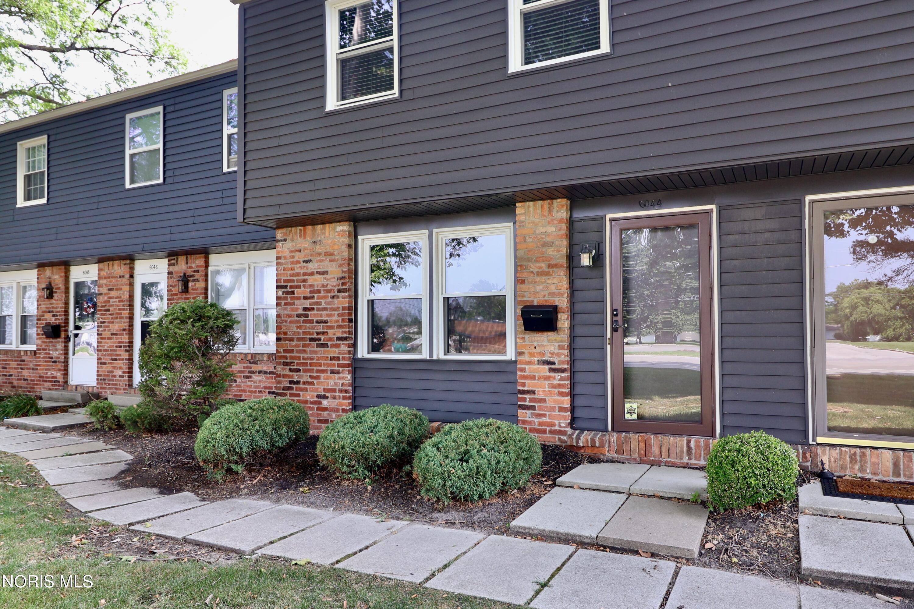 6044 N Summit Street, # 1b