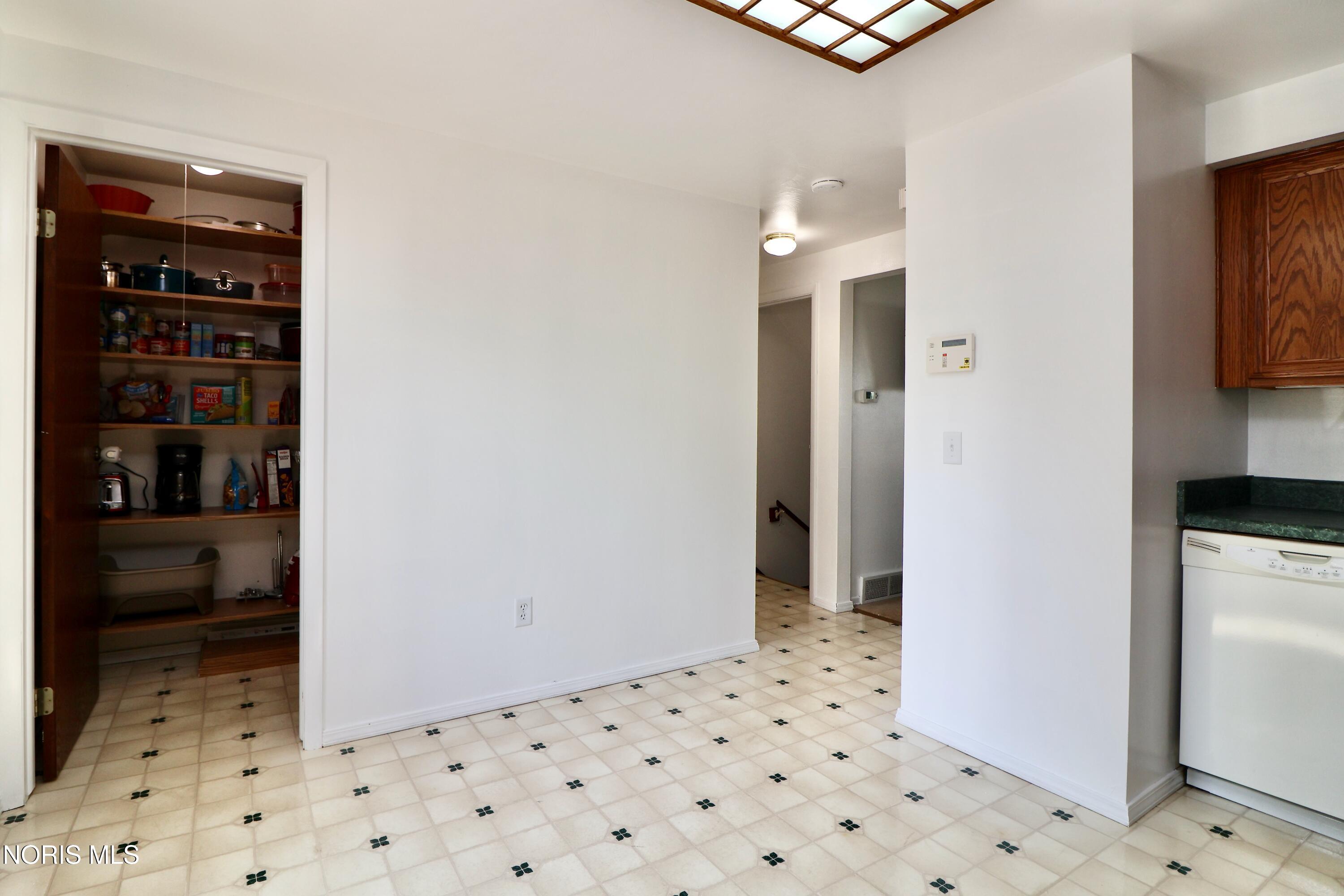 6044 N Summit Street, # 1b