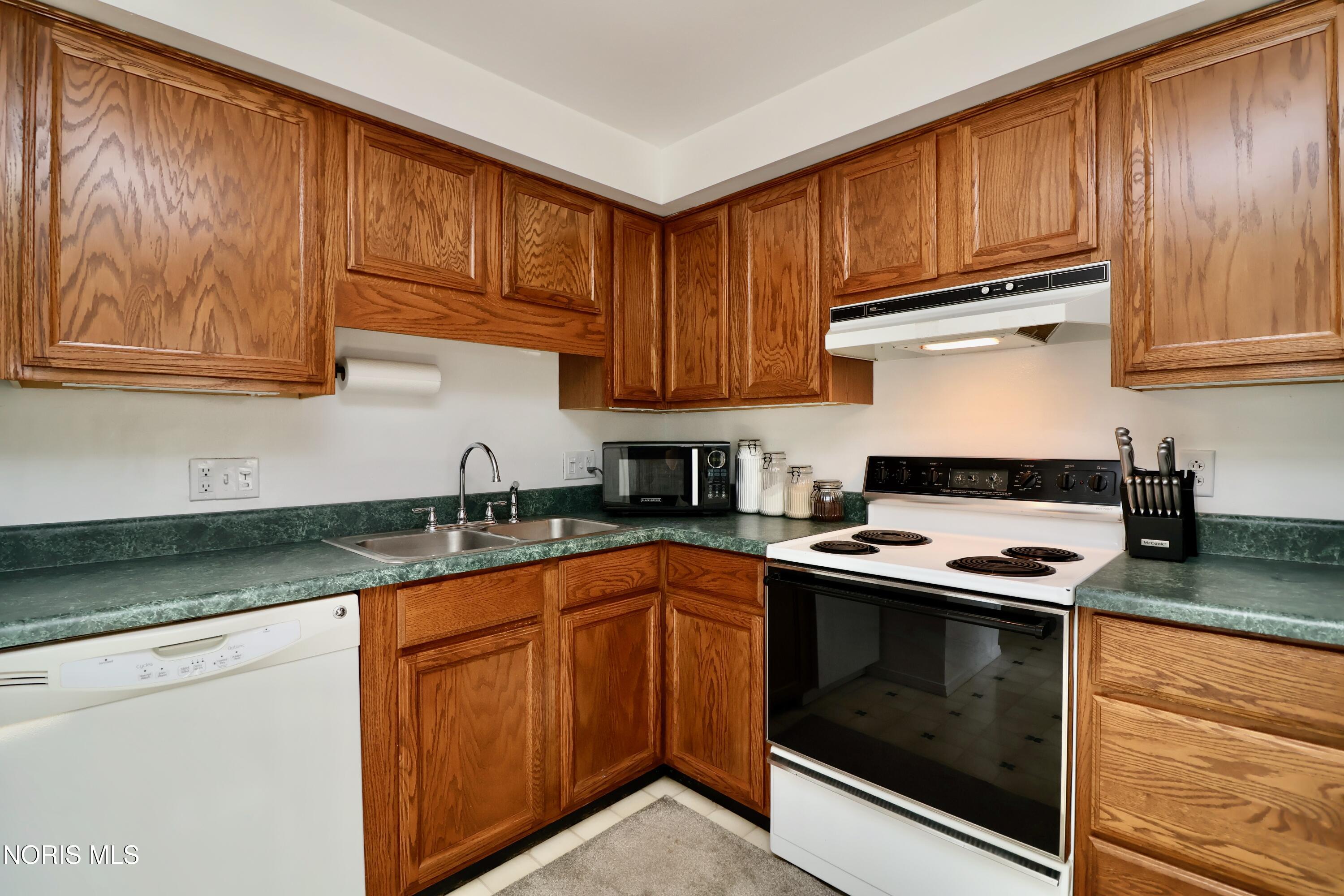 6044 N Summit Street, # 1b