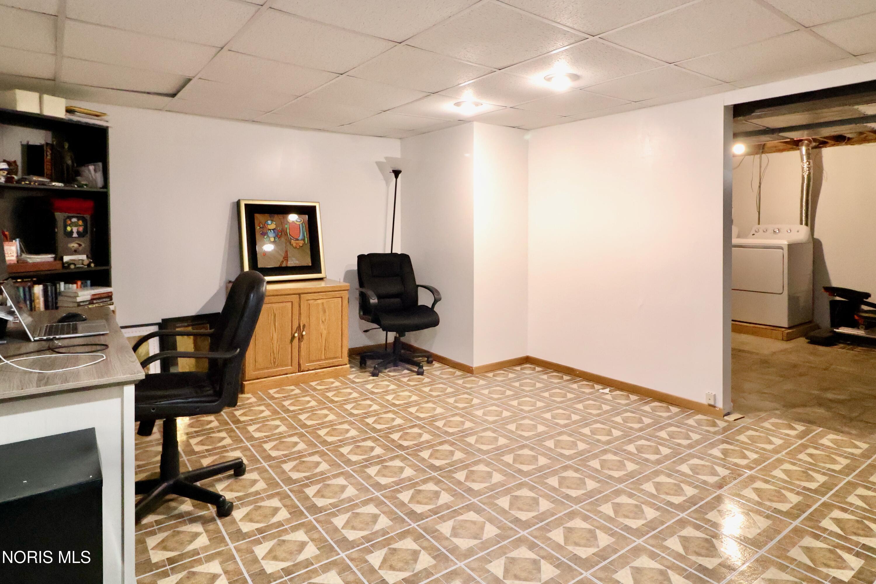 6044 N Summit Street, # 1b