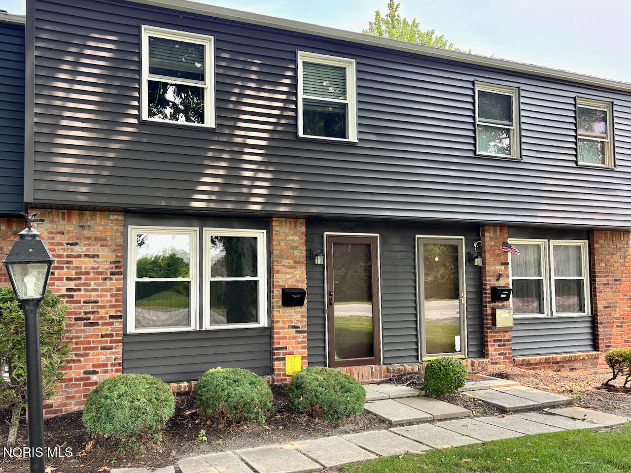 6044 N Summit Street, # 1b