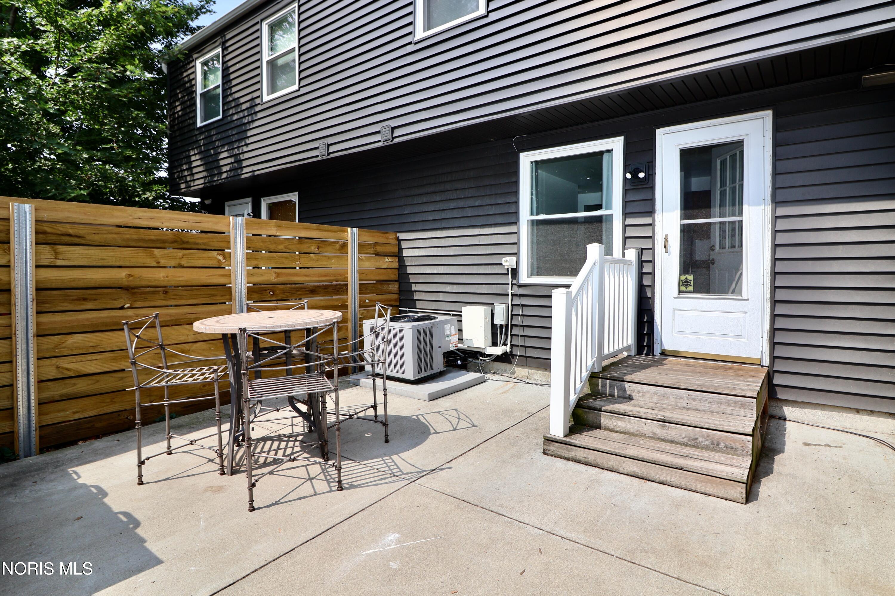 6044 N Summit Street, # 1b