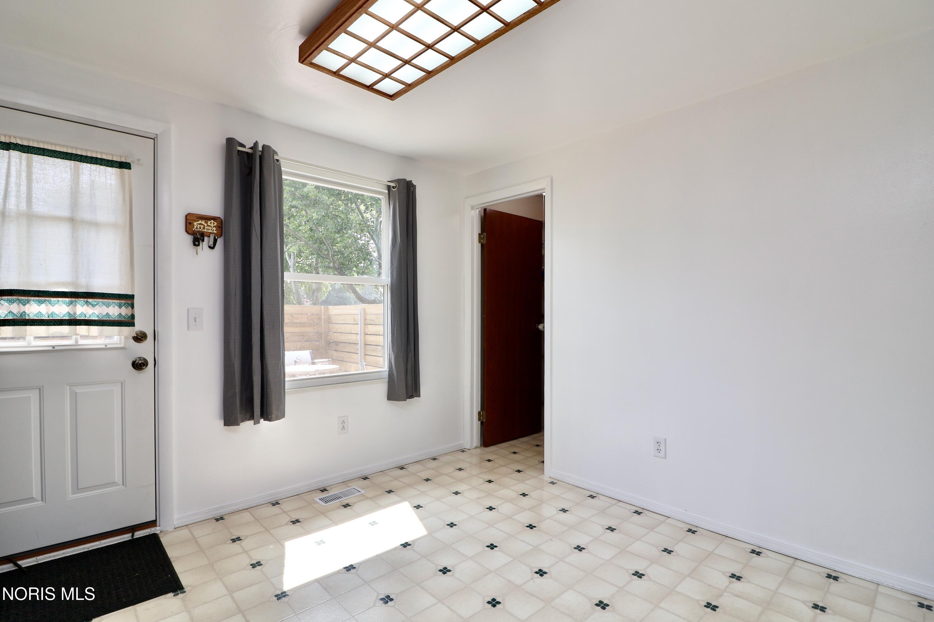 6044 N Summit Street, # 1b
