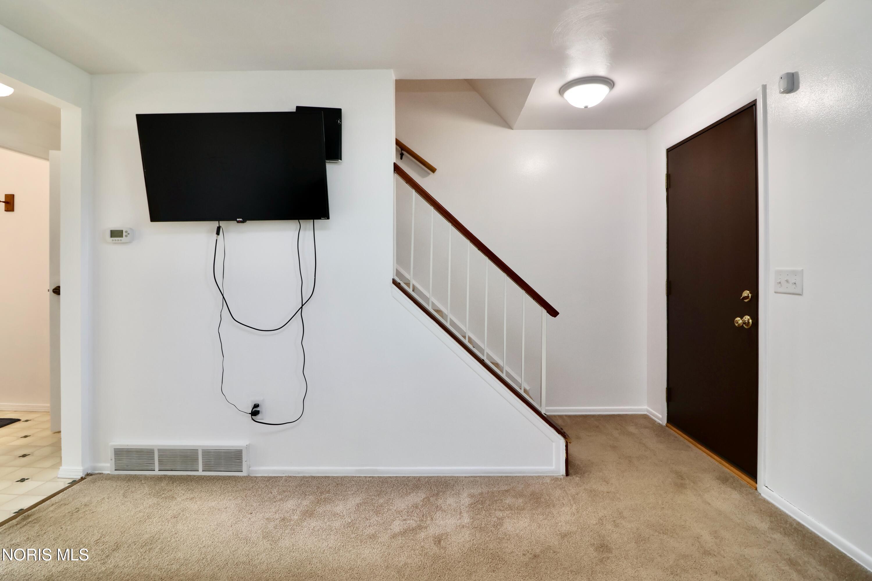 6044 N Summit Street, # 1b