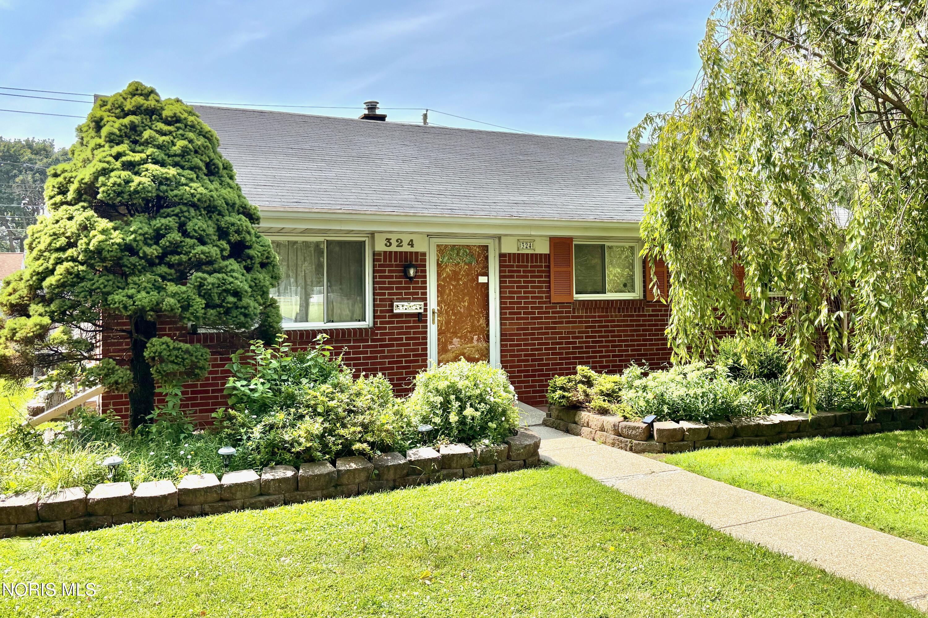 324 Sackett Street