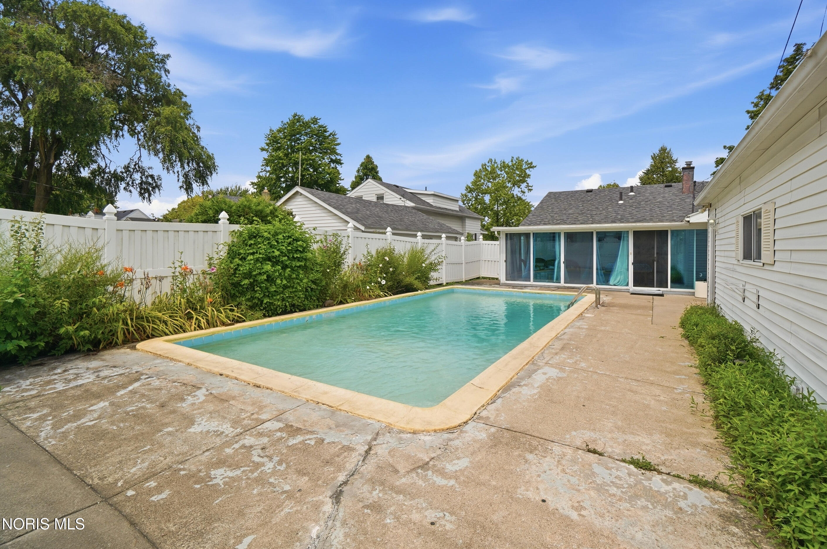 324 Sackett Street