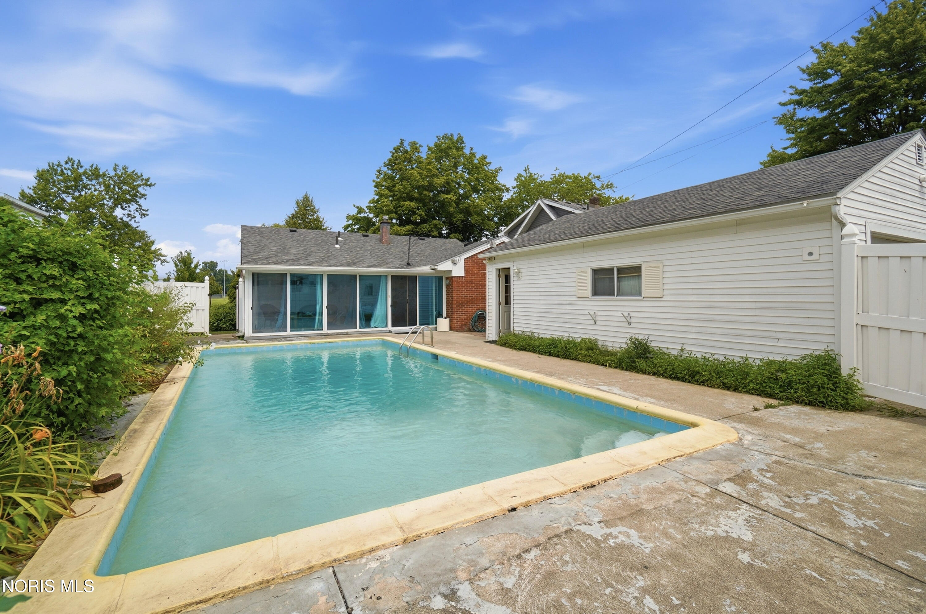 324 Sackett Street