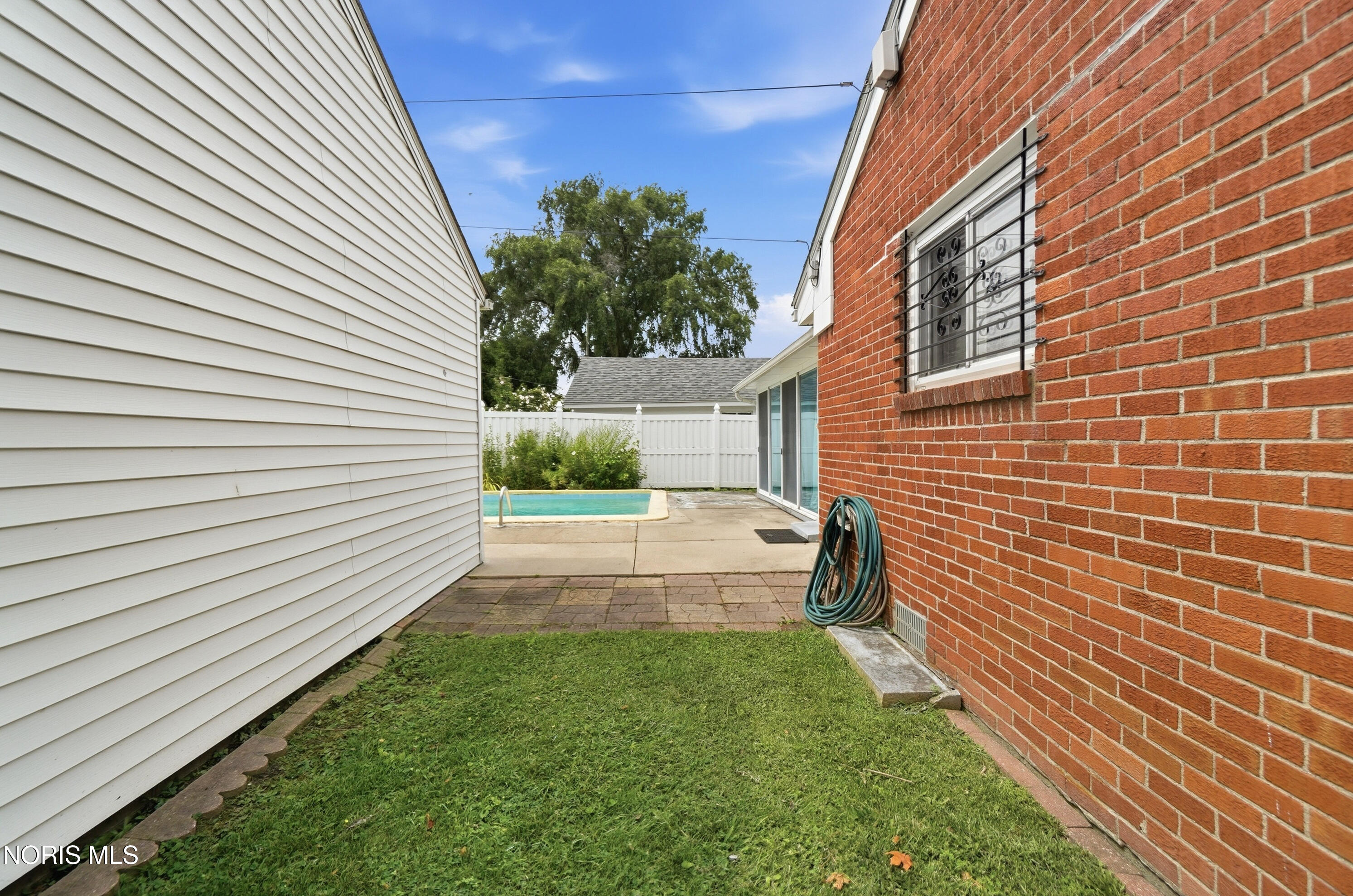 324 Sackett Street