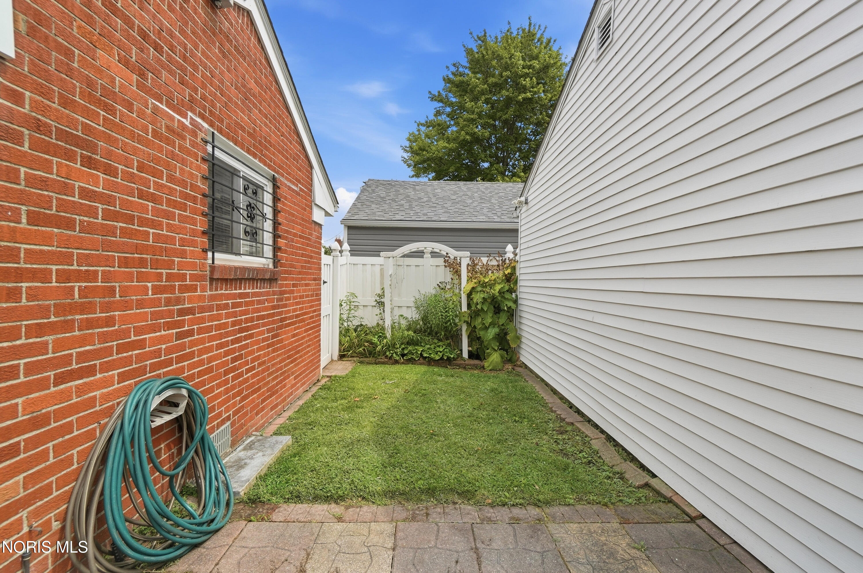 324 Sackett Street