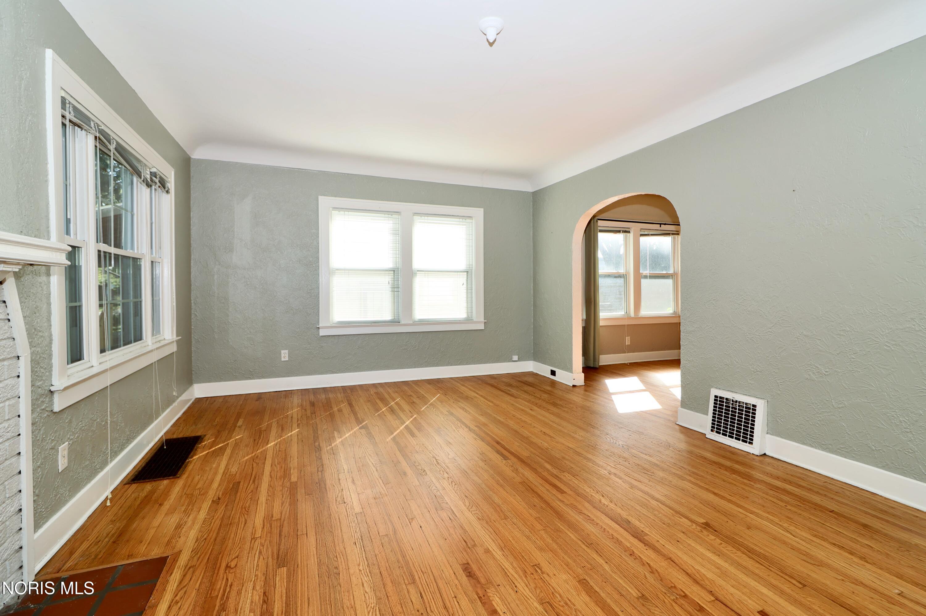 3239 Algonquin Parkway