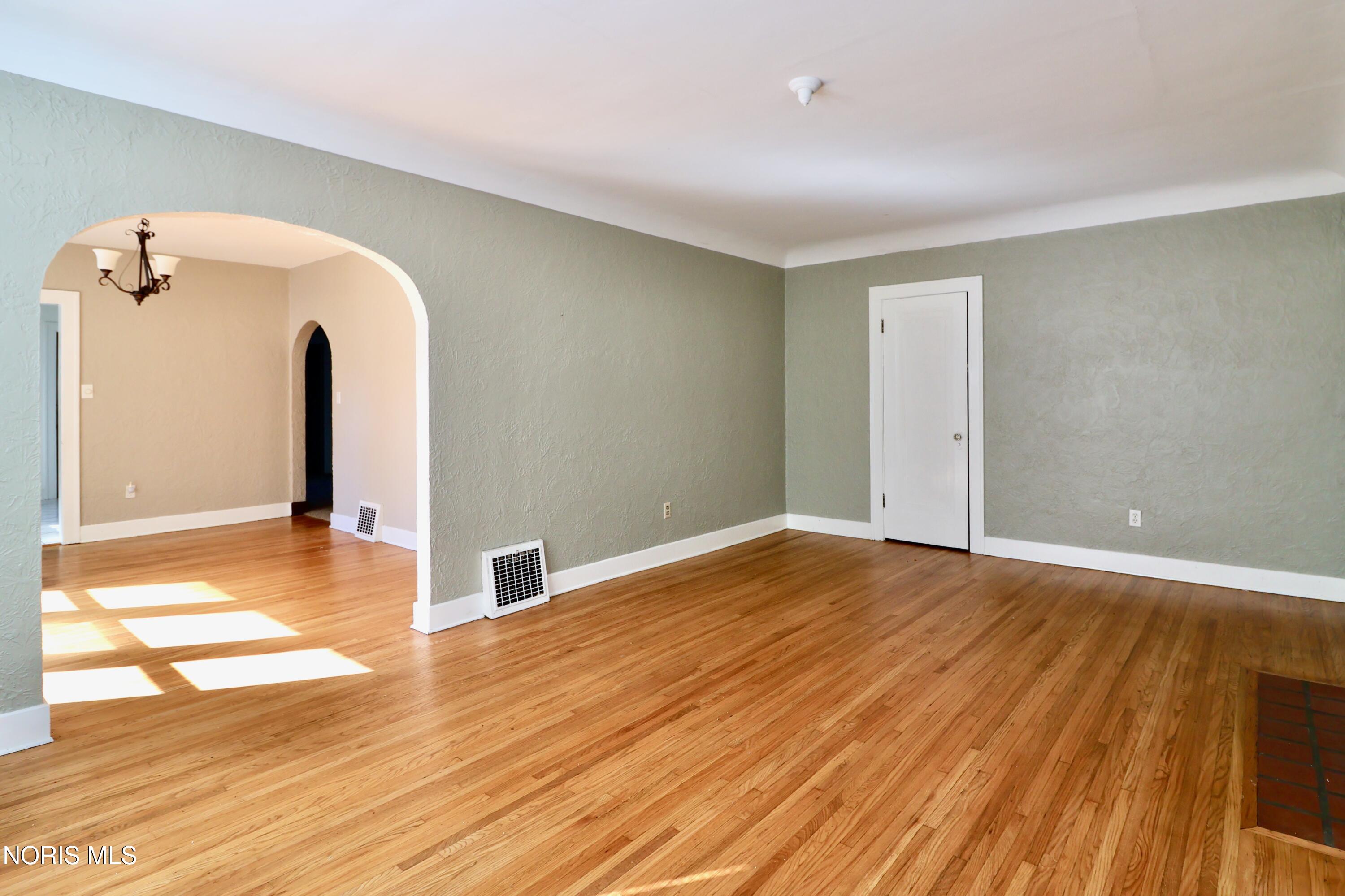 3239 Algonquin Parkway
