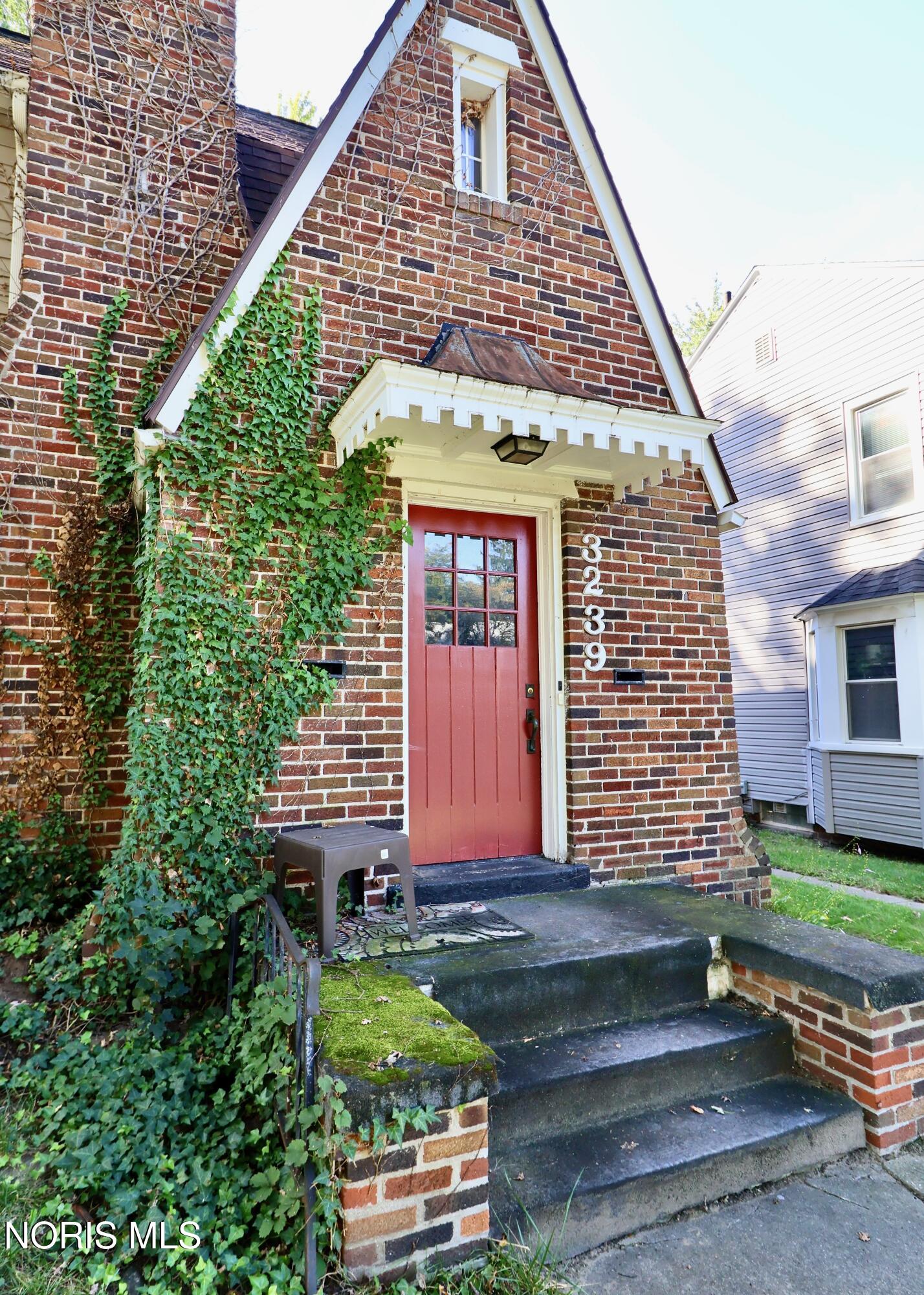 3239 Algonquin Parkway