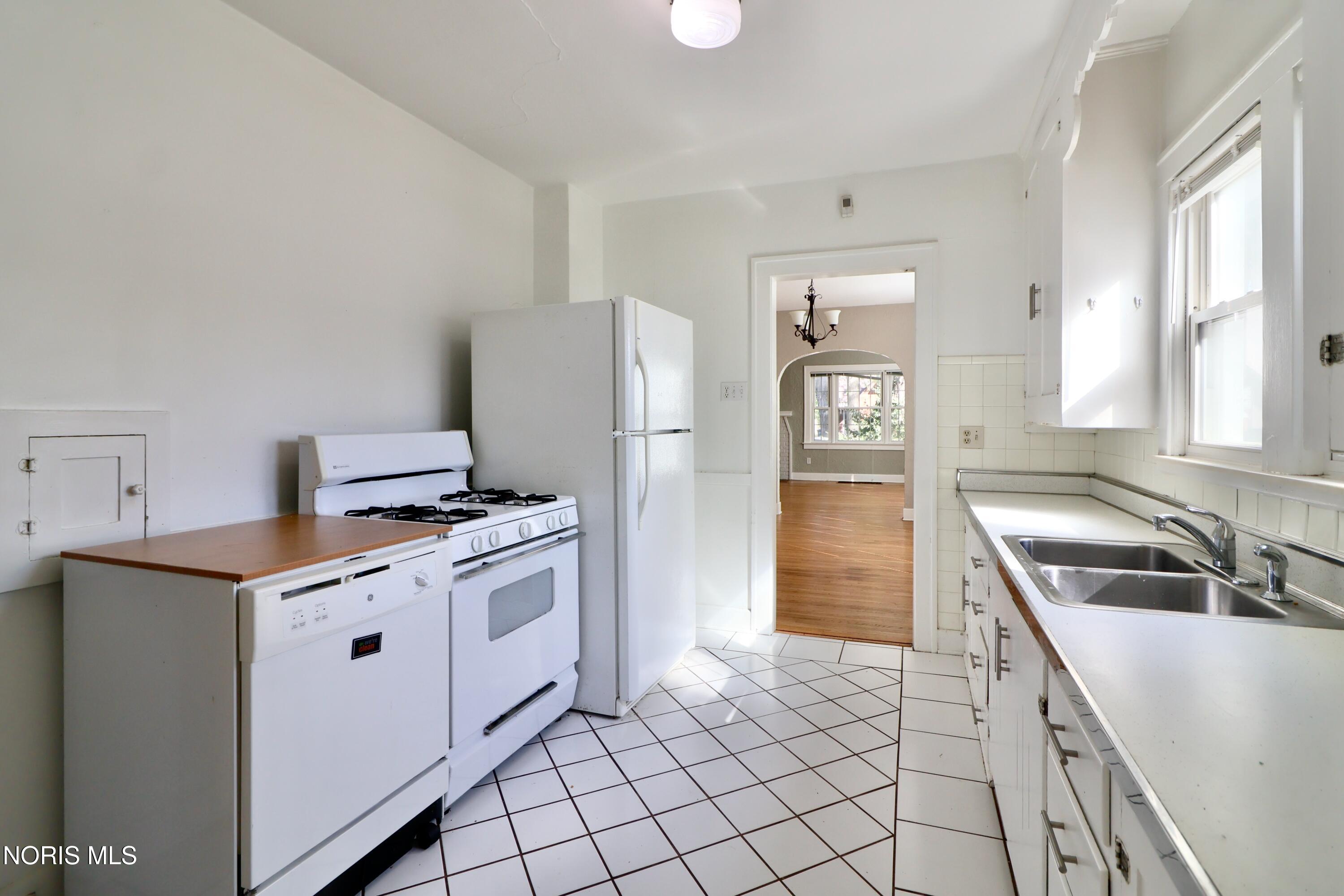 3239 Algonquin Parkway