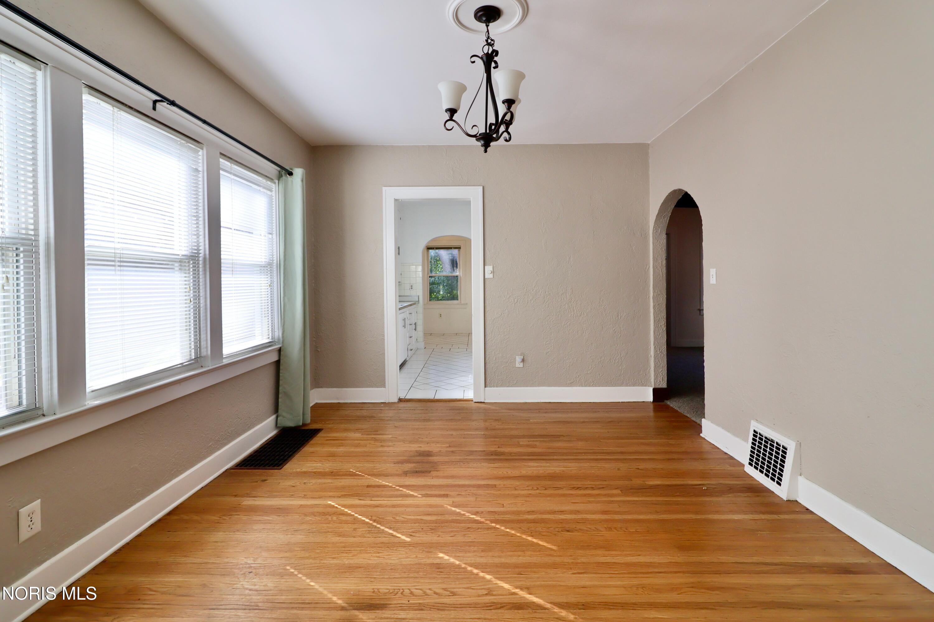 3239 Algonquin Parkway