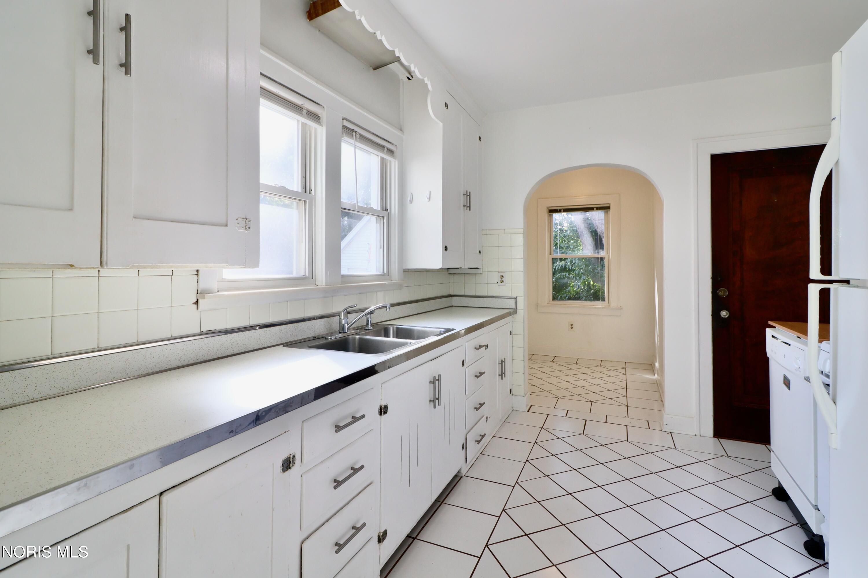 3239 Algonquin Parkway