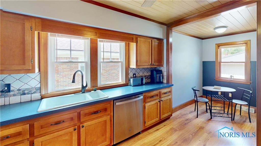 3154 Maeterlinck Avenue