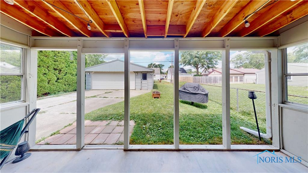 3154 Maeterlinck Avenue