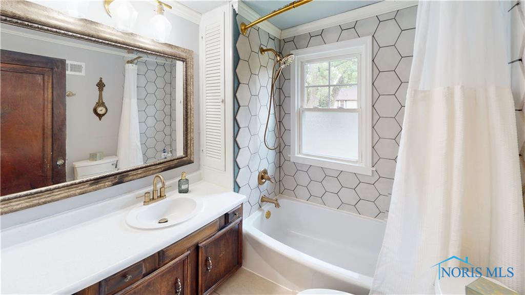 3154 Maeterlinck Avenue